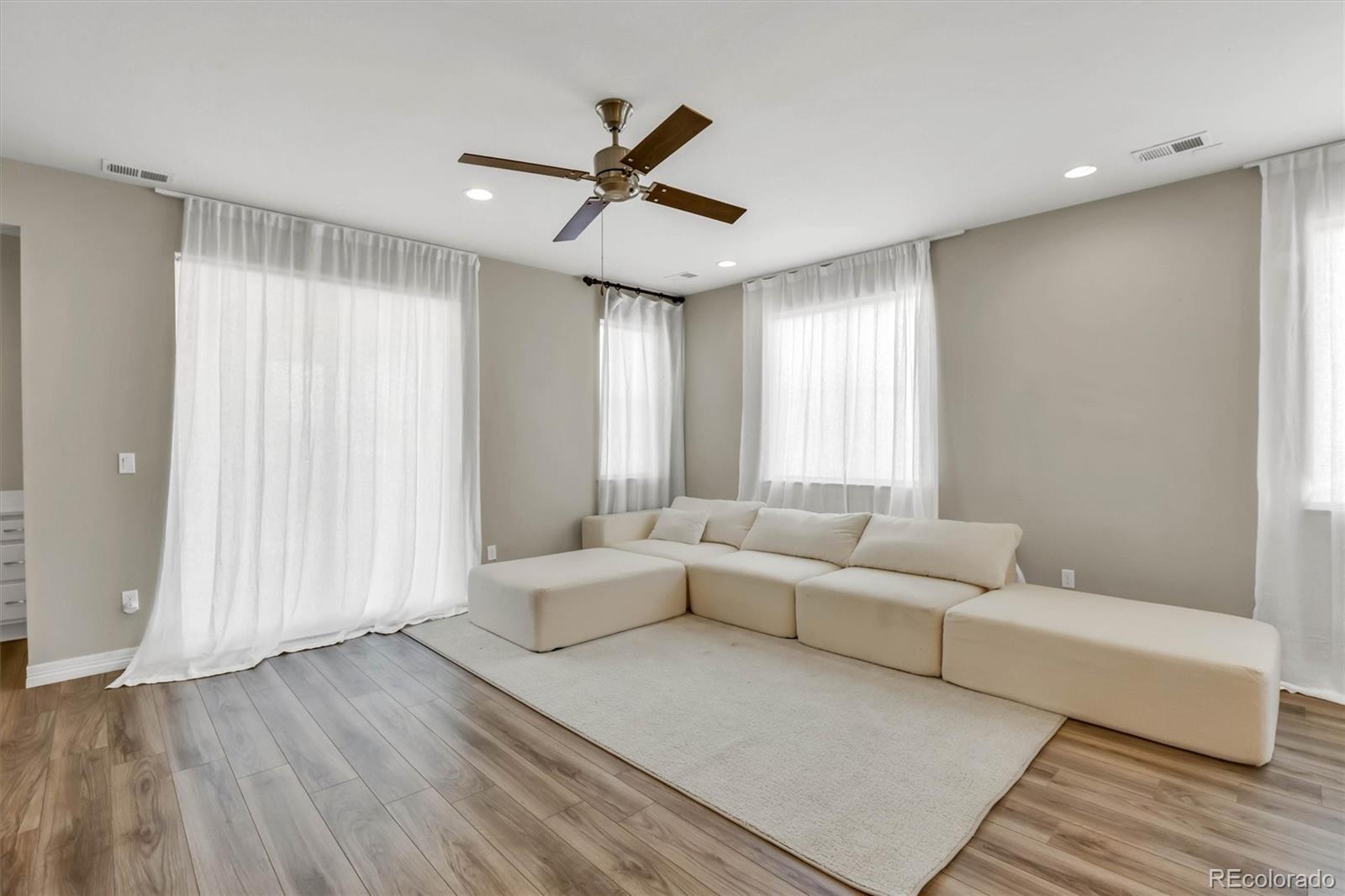 MLS Image #4 for 257 s scottsburg court,aurora, Colorado