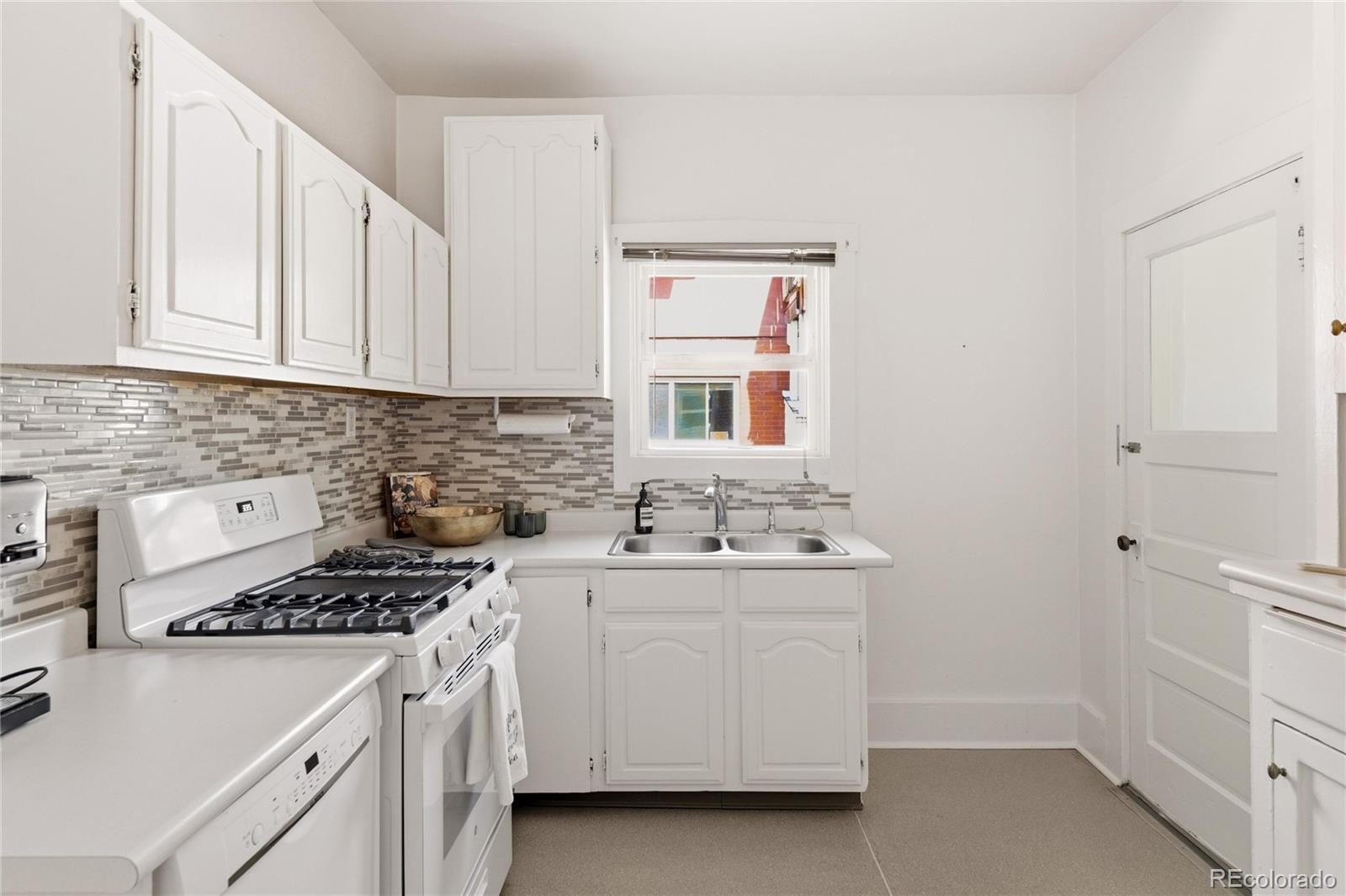MLS Image #14 for 4734 w 33rd avenue,denver, Colorado
