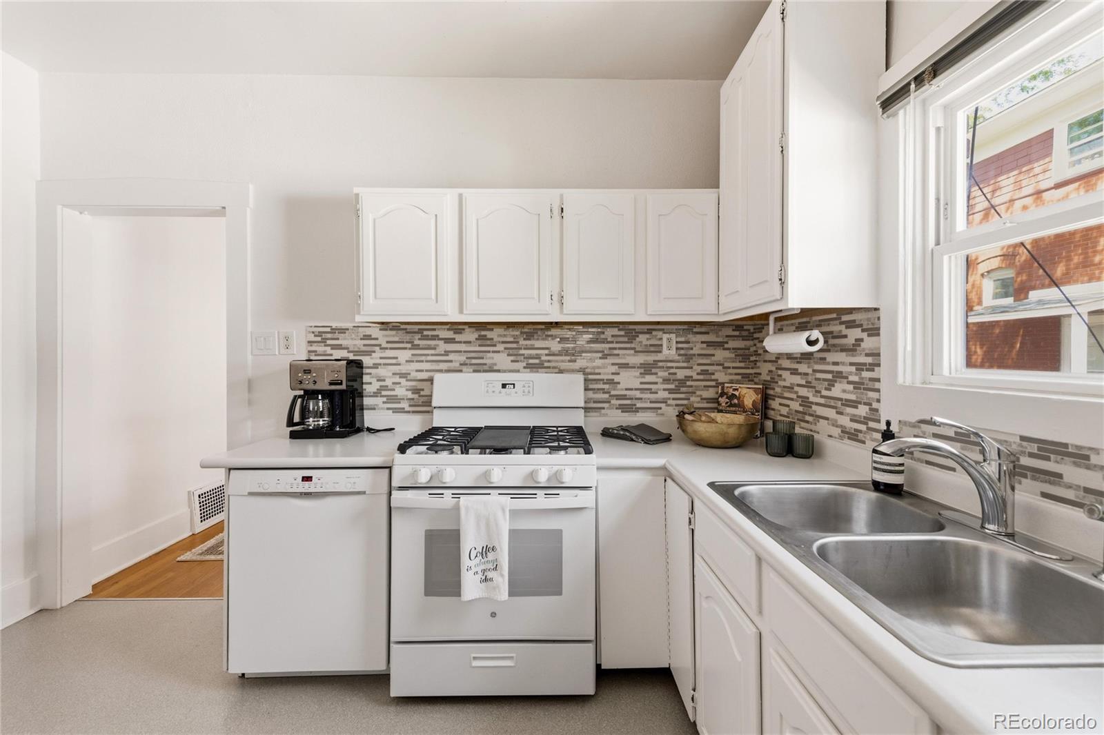 MLS Image #15 for 4734 w 33rd avenue,denver, Colorado