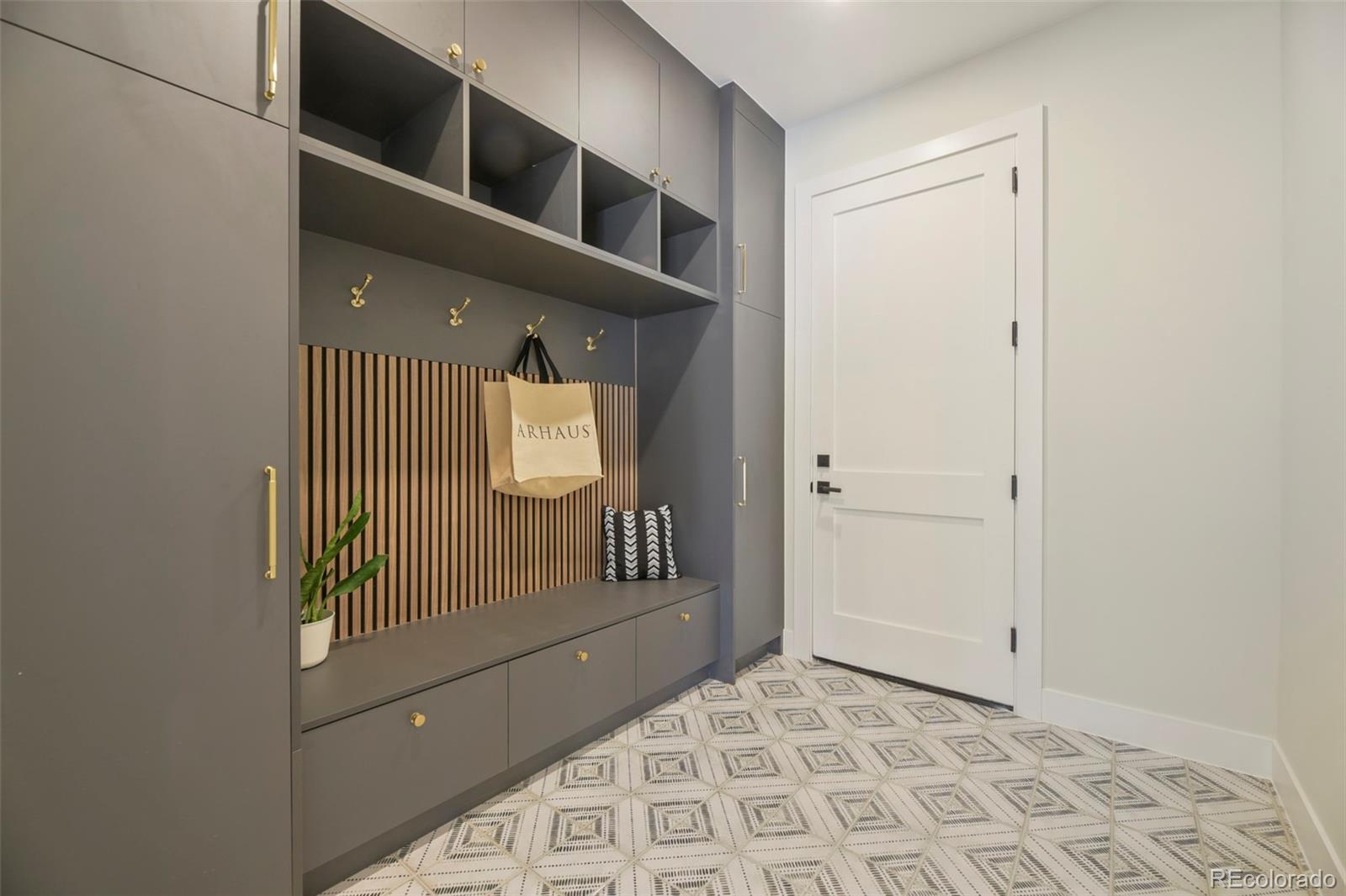 MLS Image #4 for 2225 s dexter street,denver, Colorado