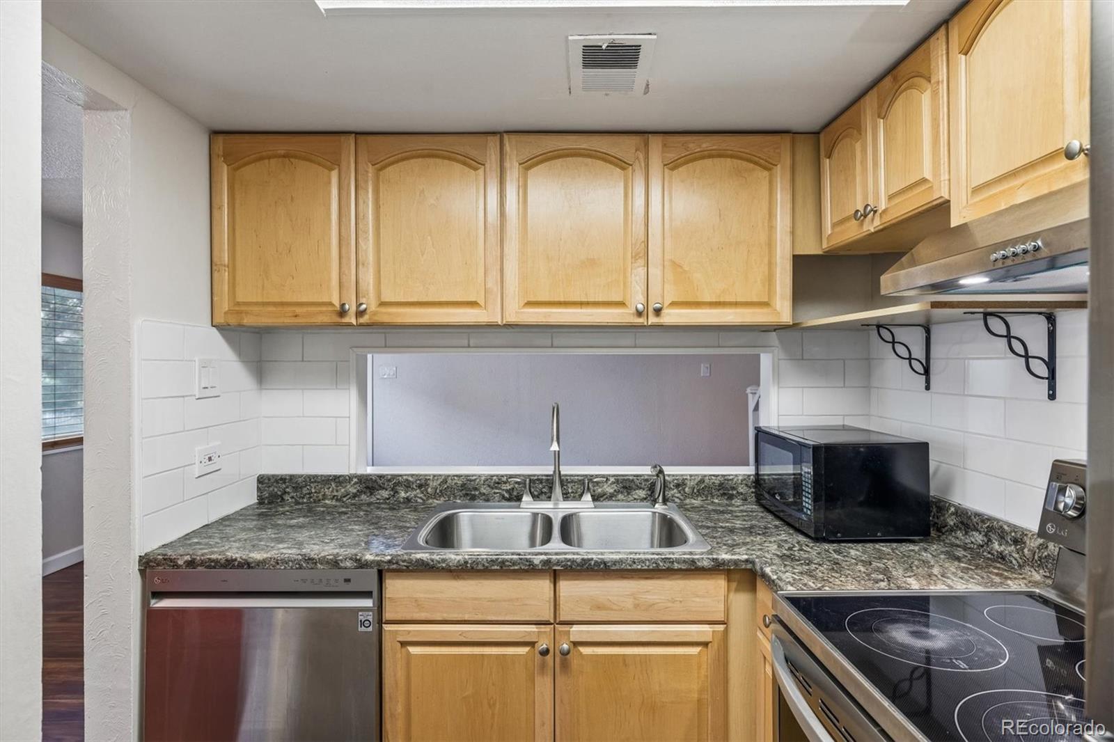 MLS Image #10 for 1250 s monaco street parkway,denver, Colorado