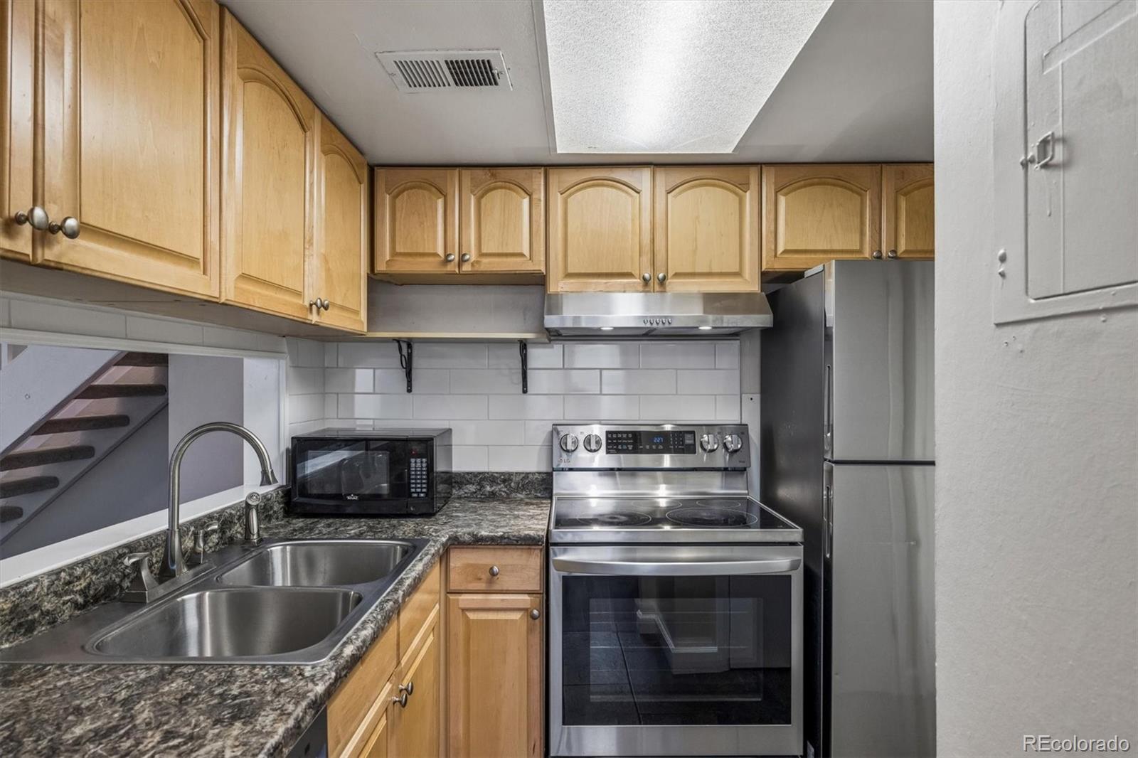 MLS Image #9 for 1250 s monaco street parkway,denver, Colorado