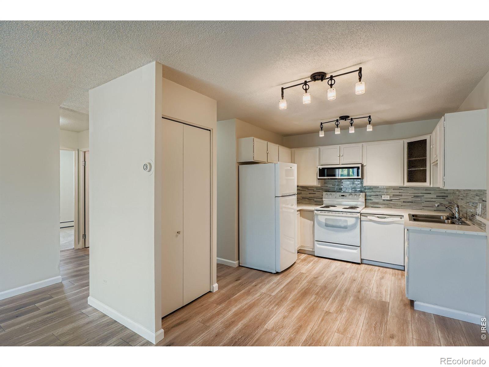 MLS Image #4 for 680 s alton way,denver, Colorado