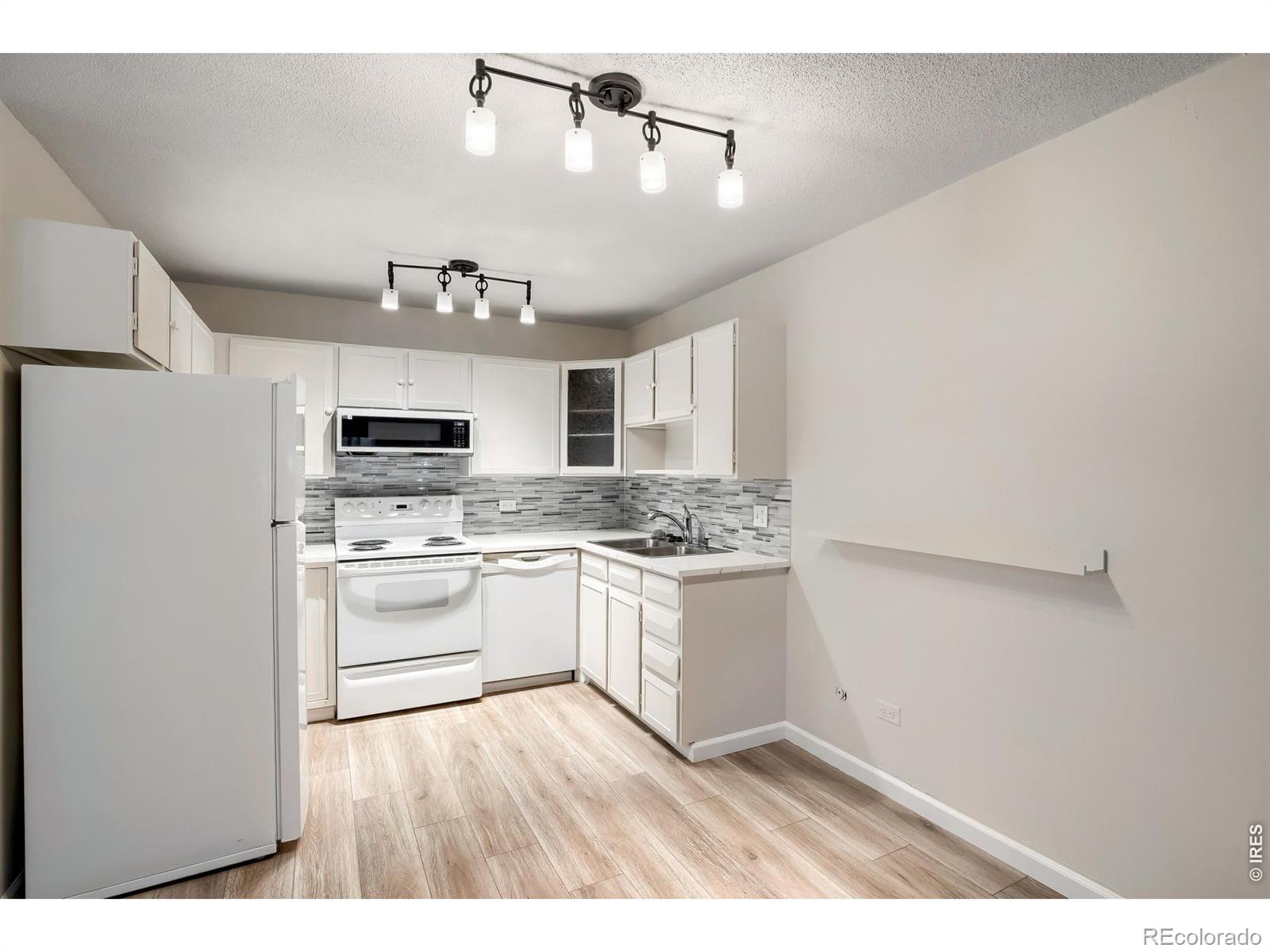 MLS Image #5 for 680 s alton way,denver, Colorado