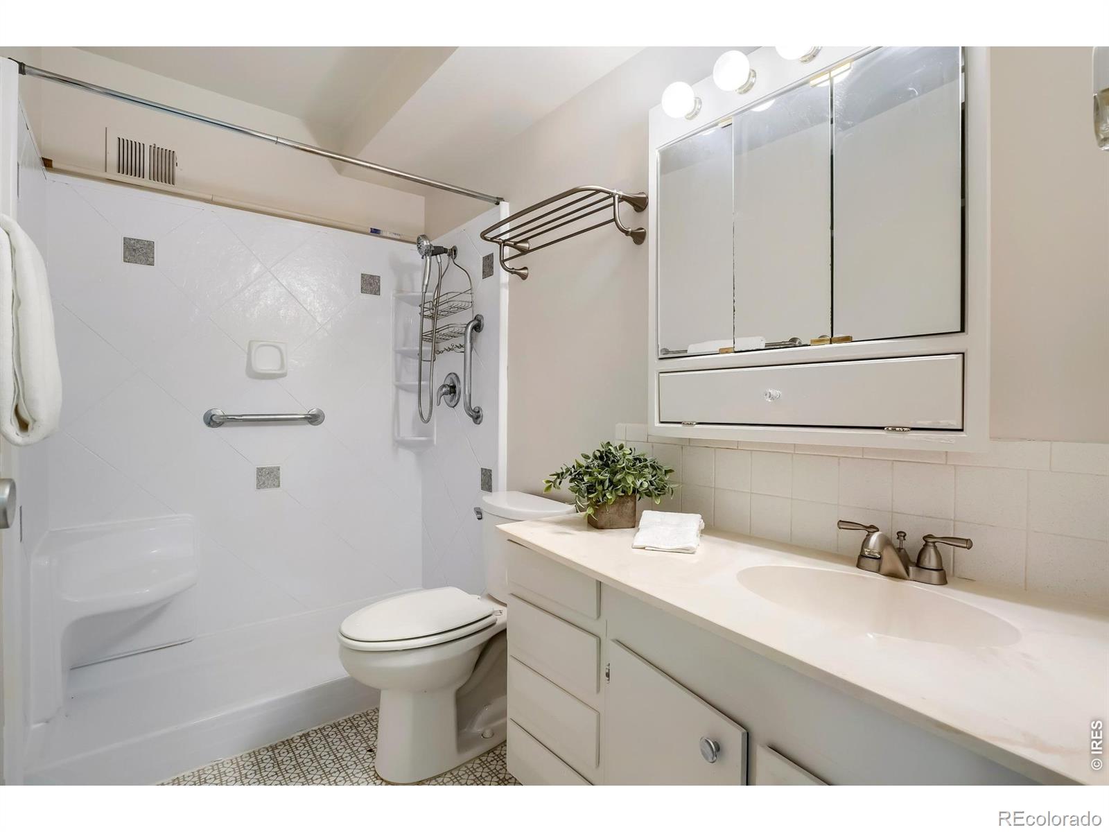 MLS Image #7 for 680 s alton way,denver, Colorado