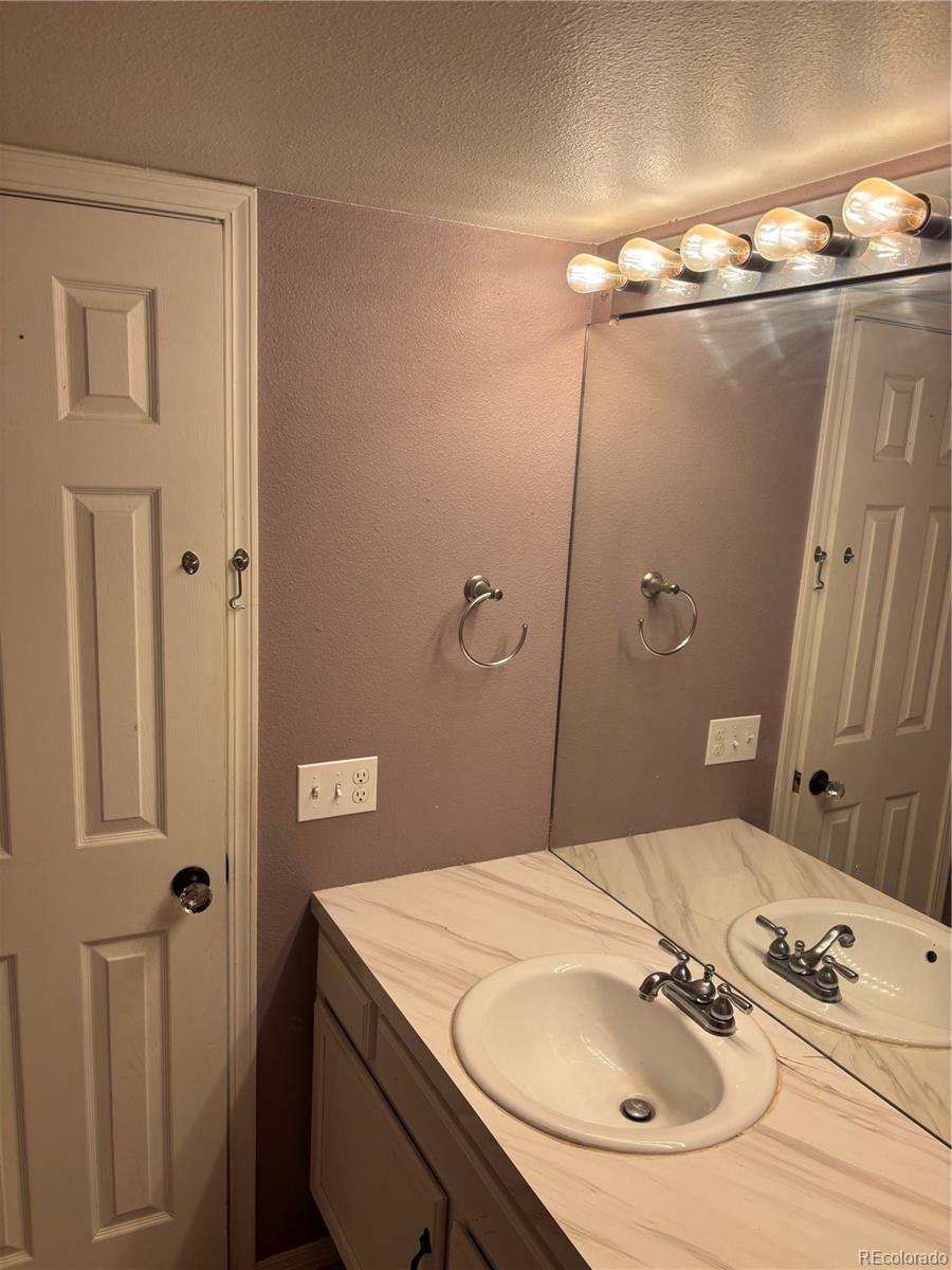 MLS Image #15 for 1921 s hannibal court,aurora, Colorado