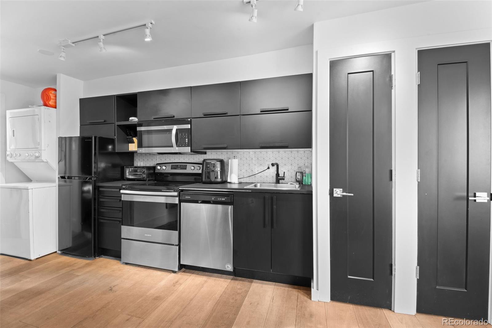 MLS Image #14 for 1140 n downing street 305,denver, Colorado