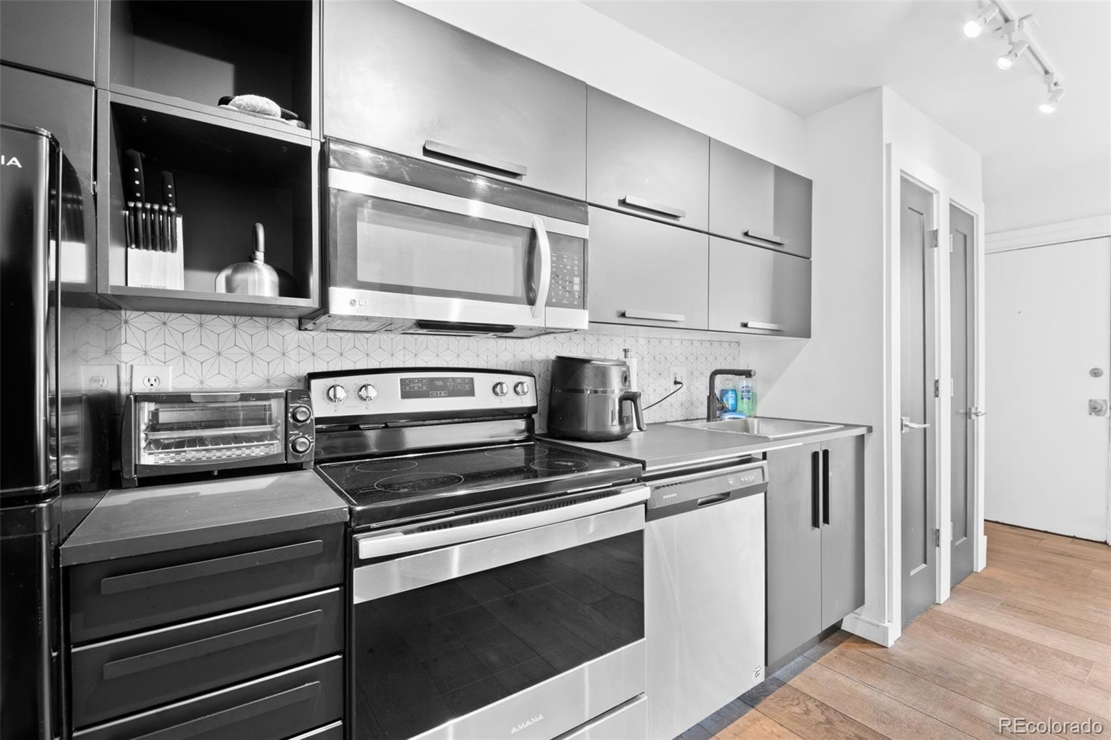 MLS Image #15 for 1140 n downing street 305,denver, Colorado