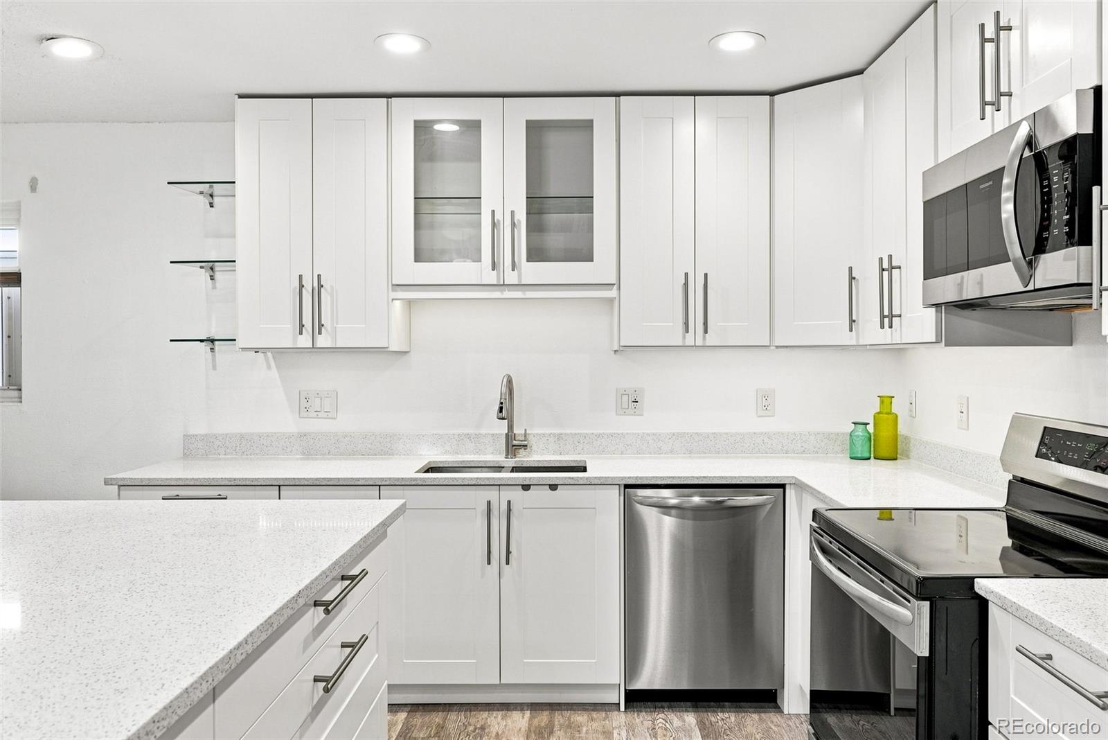 MLS Image #9 for 906 s yukon street,denver, Colorado
