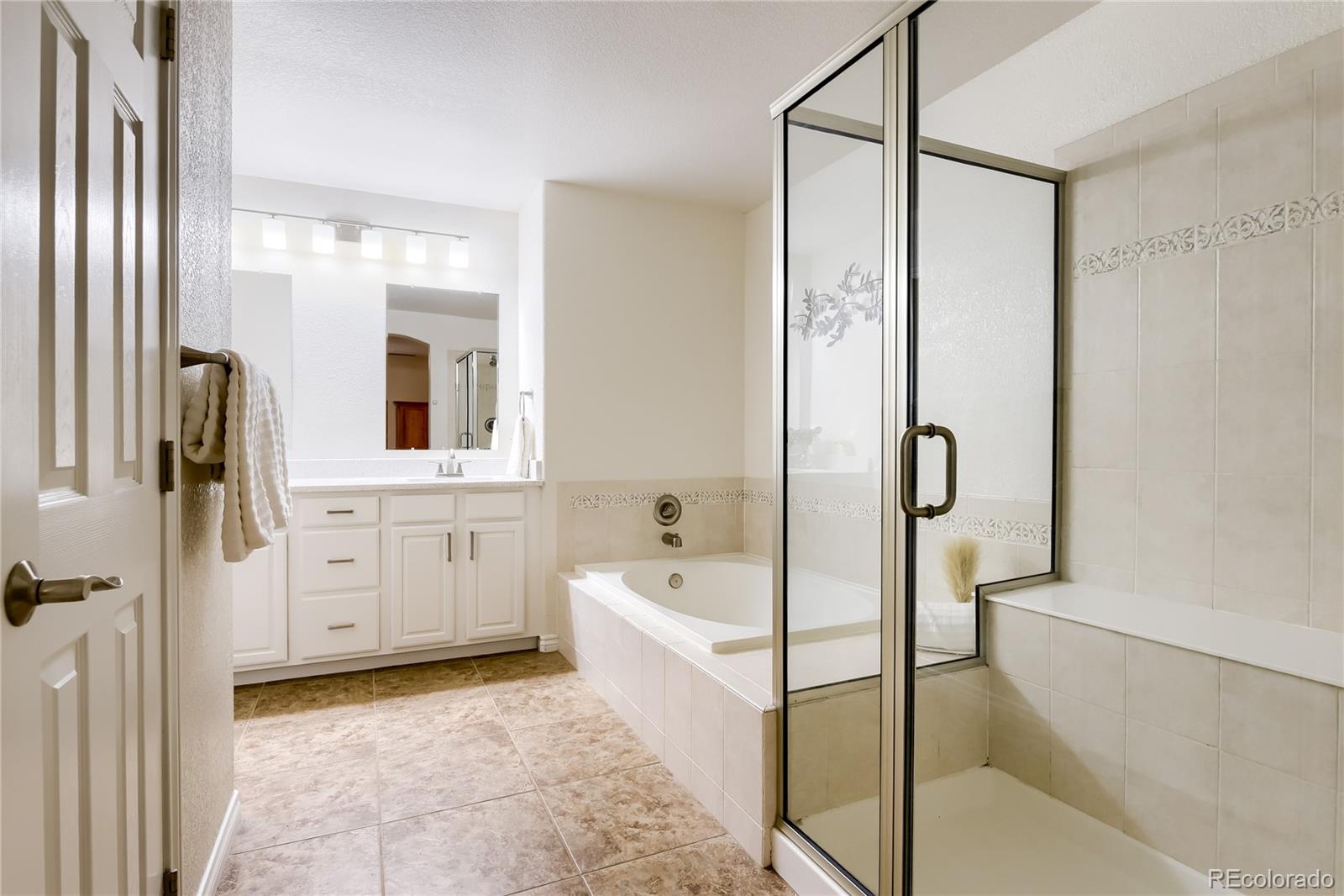 MLS Image #16 for 6617 s forest way,centennial, Colorado