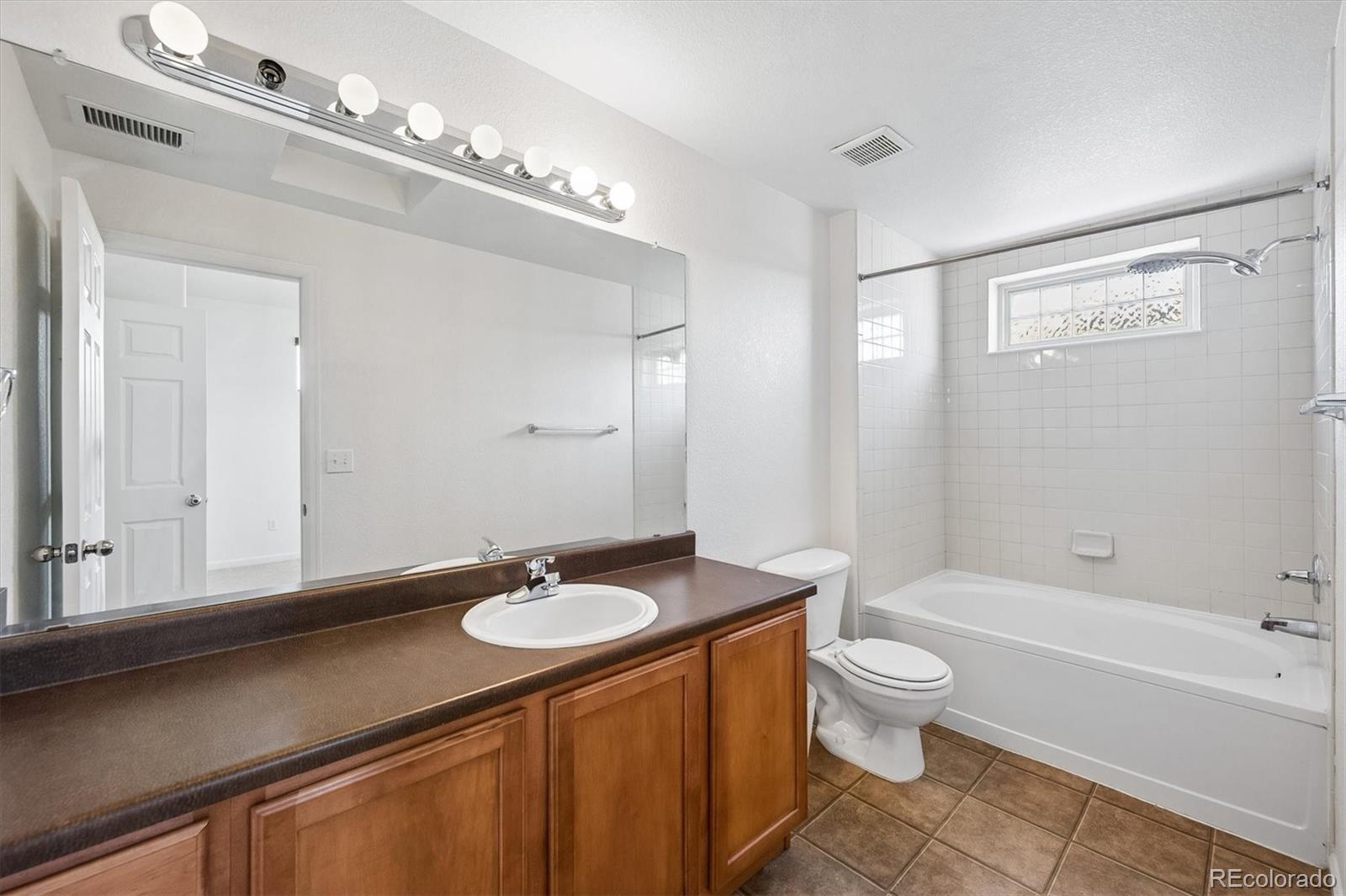 MLS Image #18 for 5800  tower road 2312,denver, Colorado