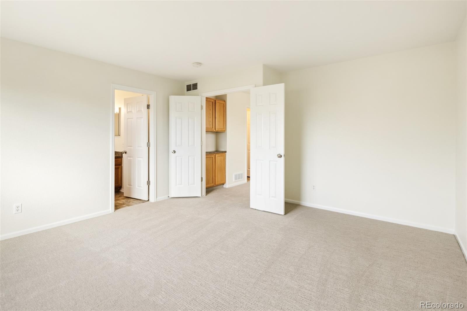 MLS Image #18 for 19926 e 40th place,denver, Colorado