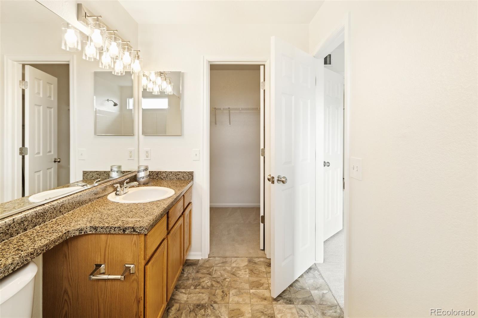 MLS Image #20 for 19926 e 40th place,denver, Colorado
