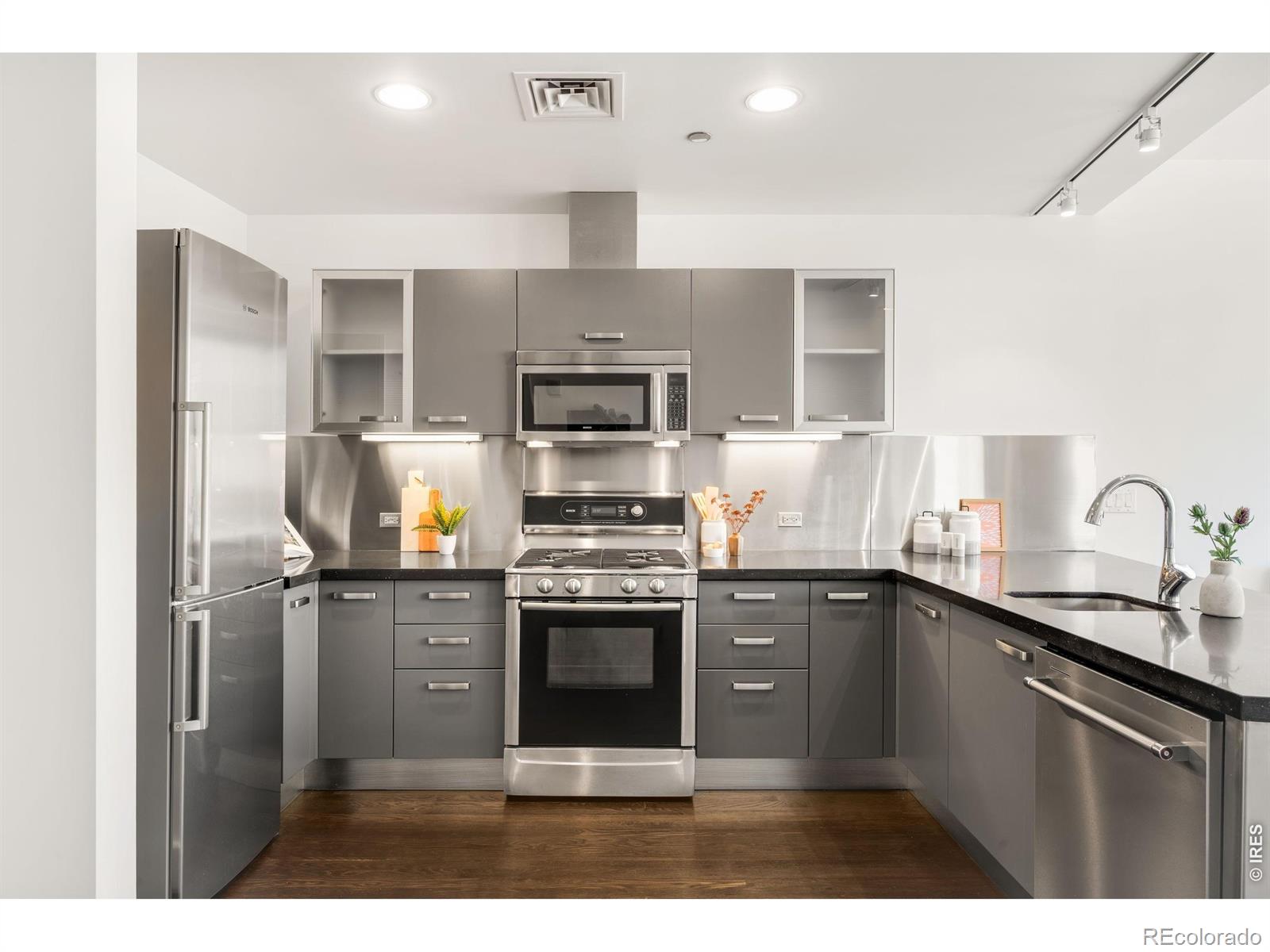MLS Image #8 for 1200  acoma street 505,denver, Colorado
