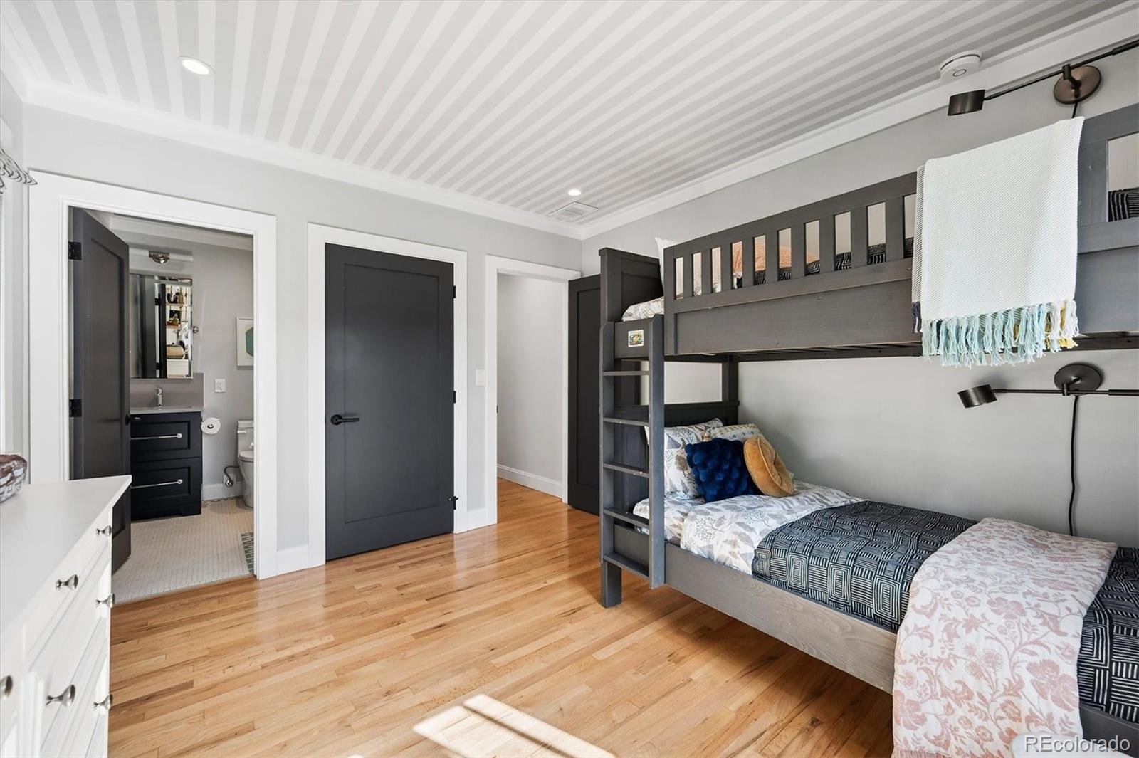 MLS Image #17 for 550 s york street,denver, Colorado