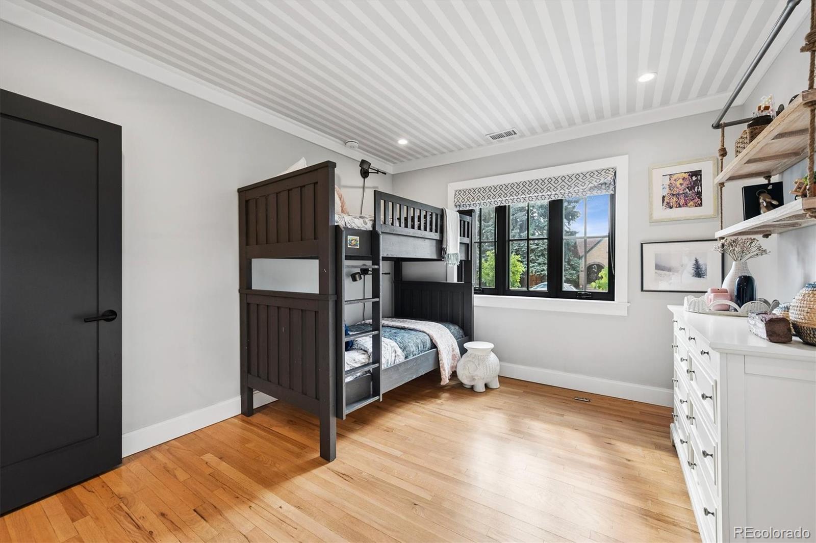 MLS Image #18 for 550 s york street,denver, Colorado