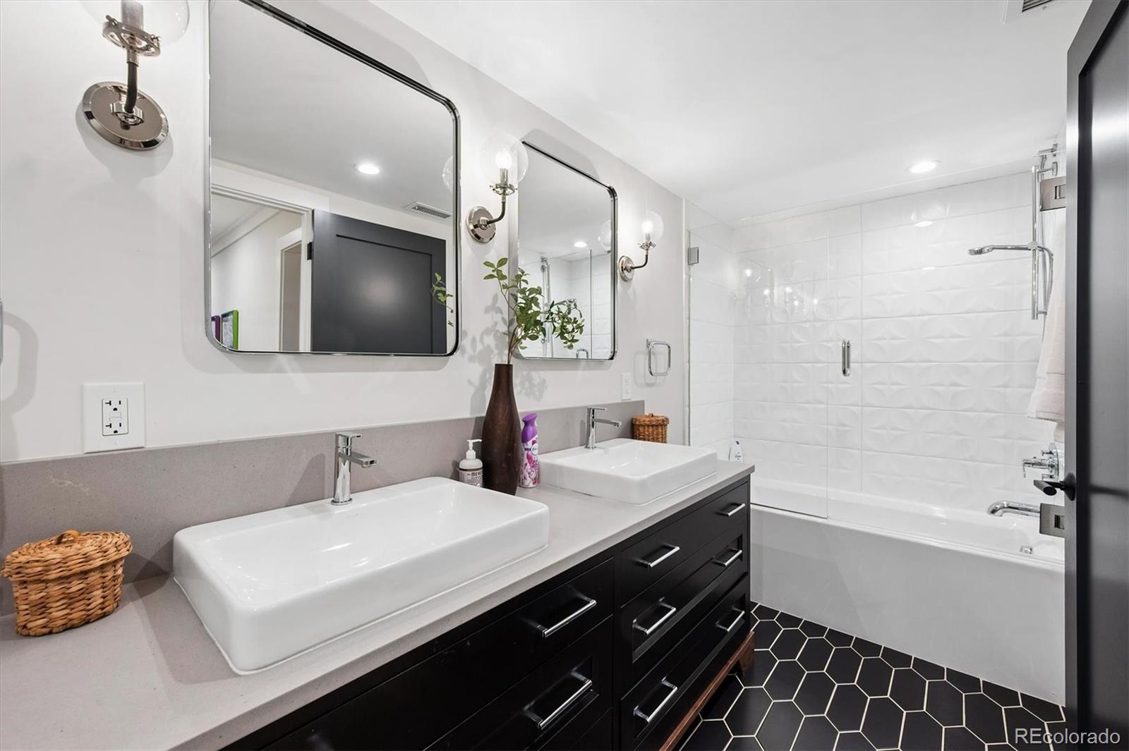 MLS Image #27 for 550 s york street,denver, Colorado