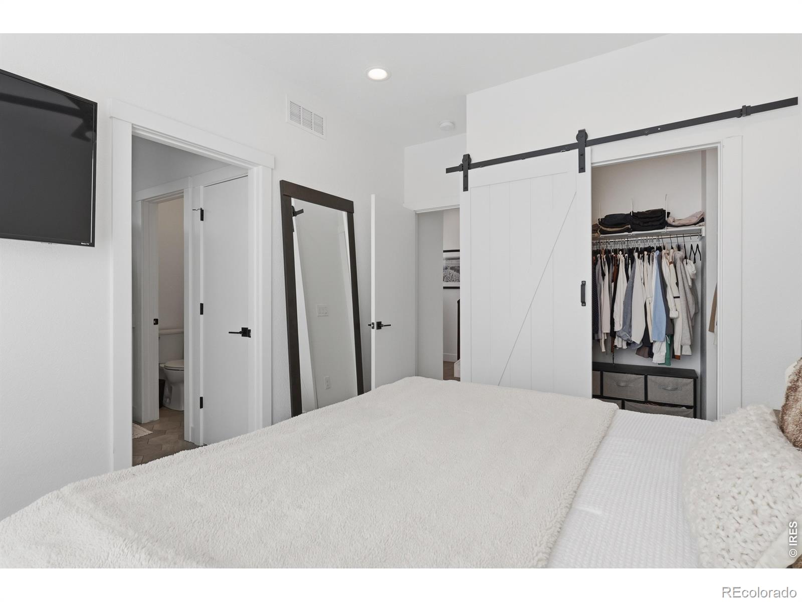 MLS Image #21 for 1368  yates street 2,denver, Colorado