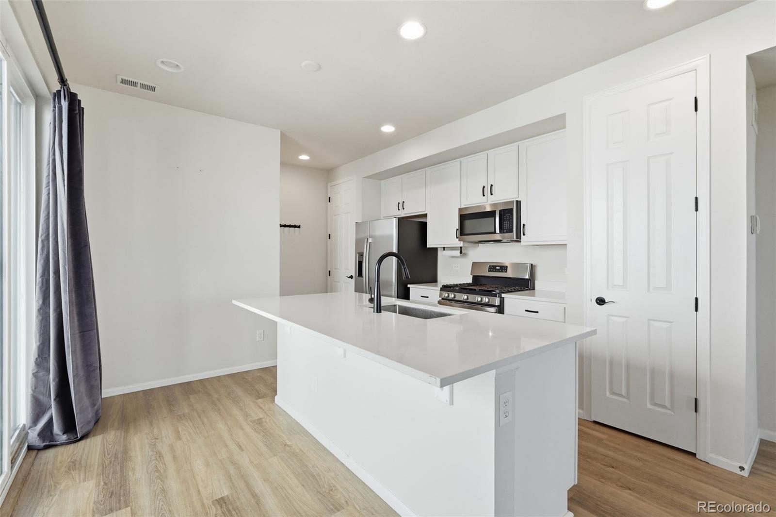 MLS Image #12 for 24431 e 41st avenue,aurora, Colorado