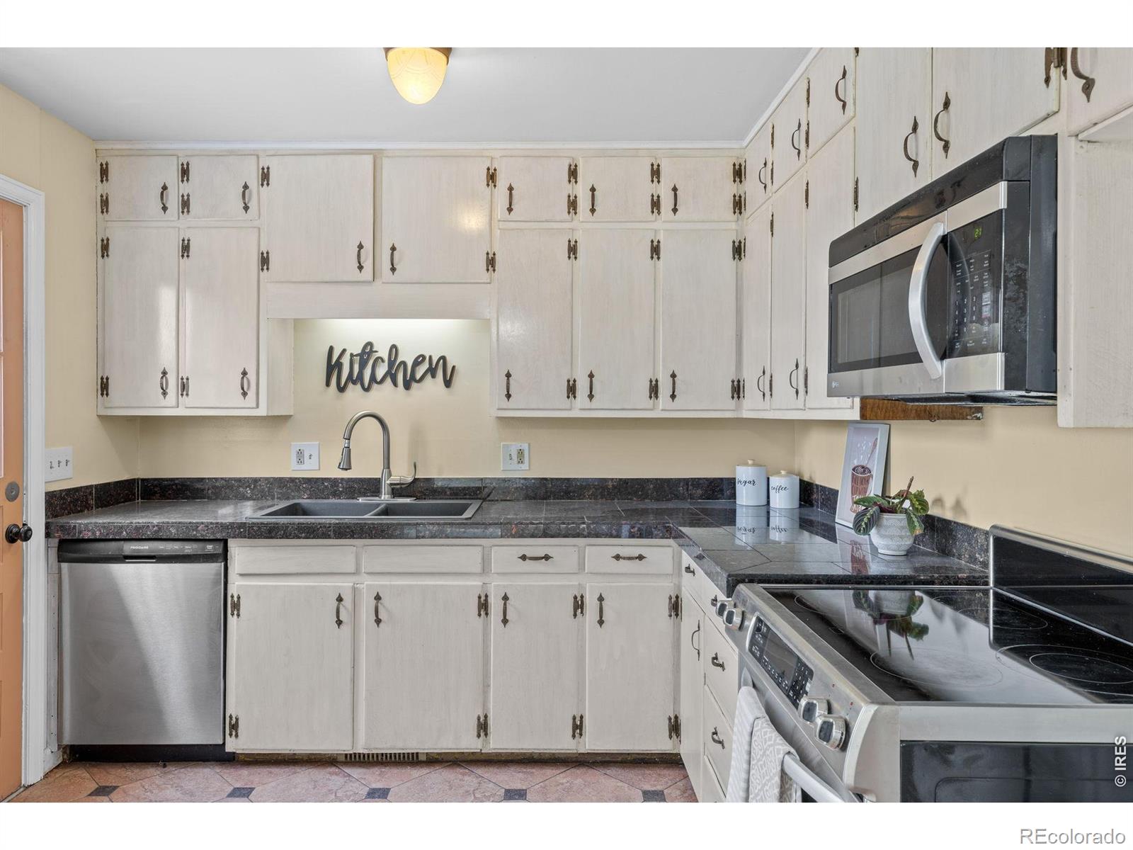 MLS Image #10 for 820  lotus way,broomfield, Colorado