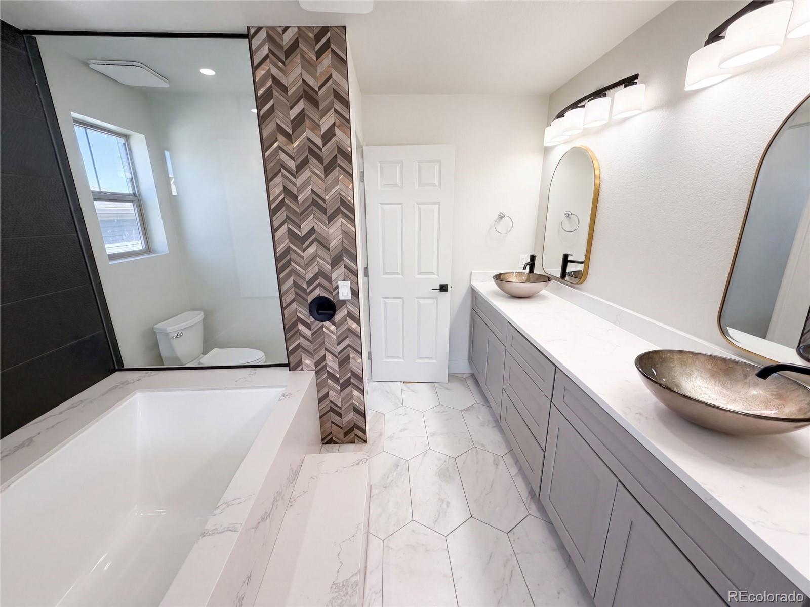 MLS Image #16 for 19036  randolph place,denver, Colorado