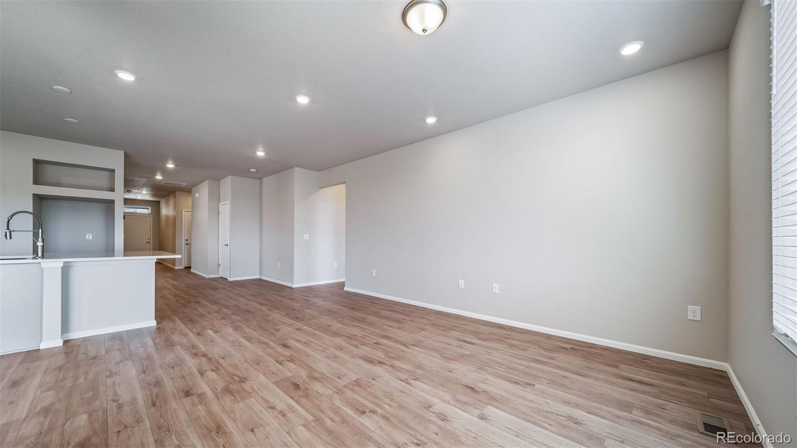 MLS Image #10 for 5004 n tempe street,aurora, Colorado
