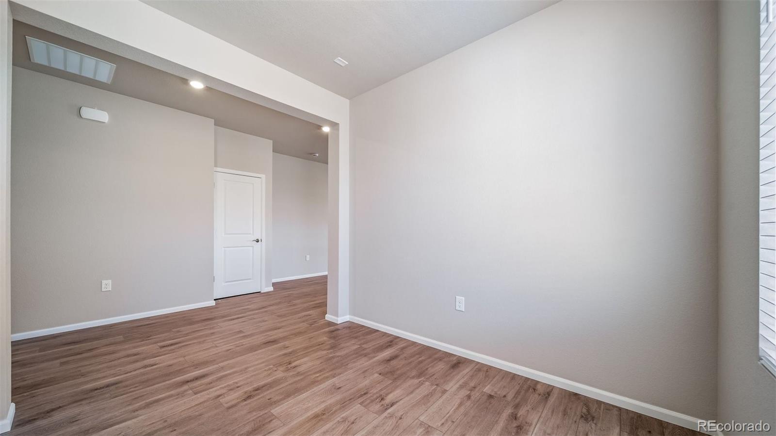MLS Image #13 for 5004 n tempe street,aurora, Colorado