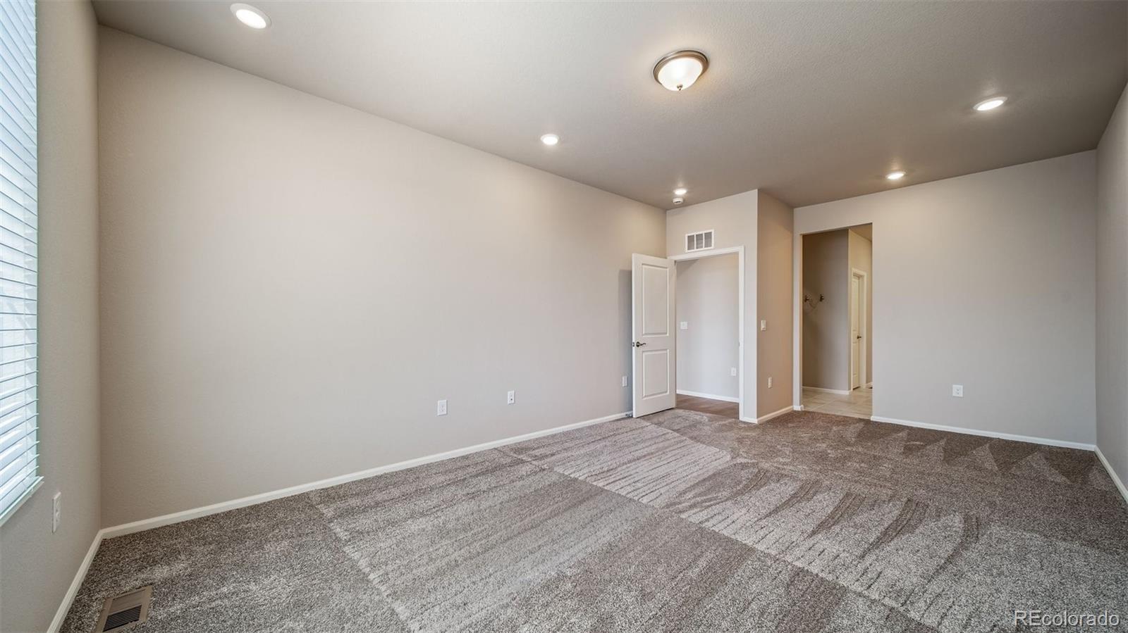 MLS Image #15 for 5004 n tempe street,aurora, Colorado