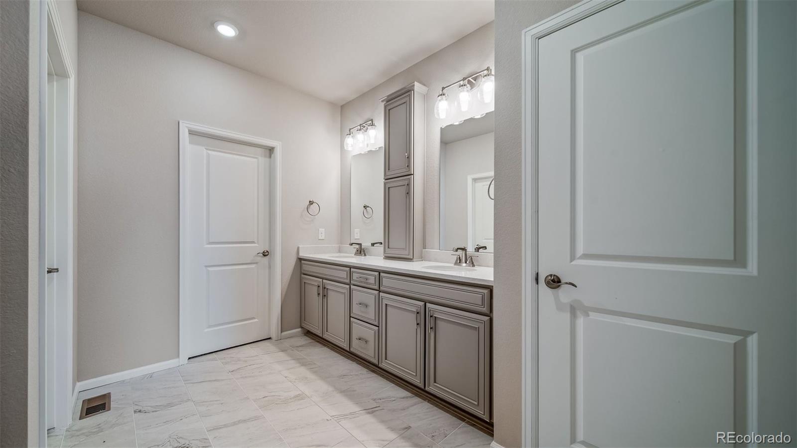 MLS Image #17 for 5004 n tempe street,aurora, Colorado
