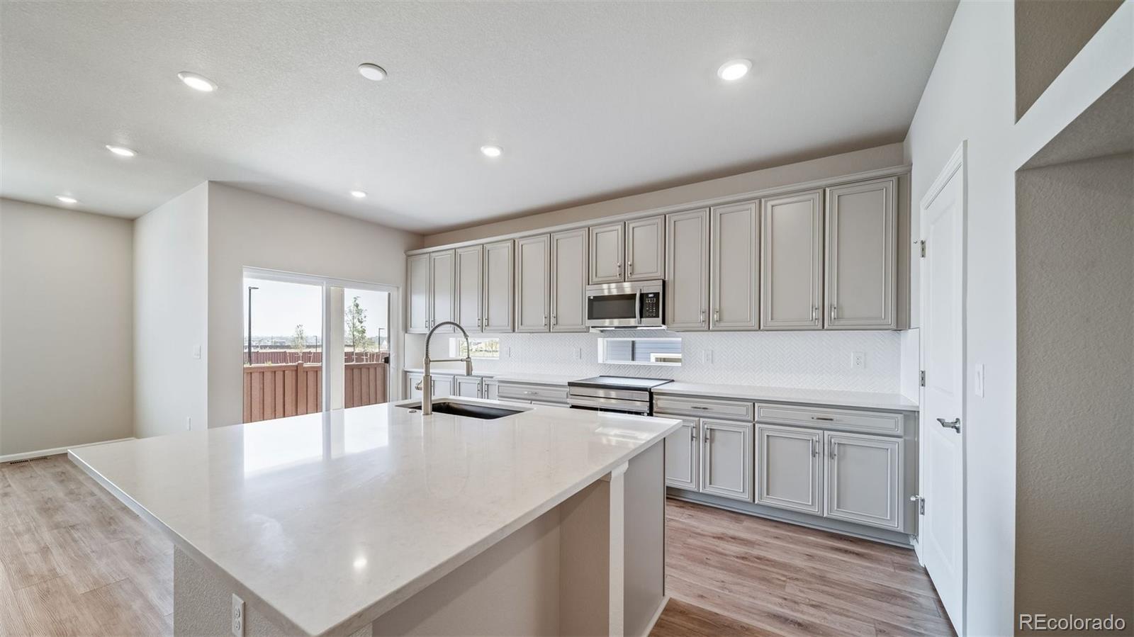 MLS Image #2 for 5004 n tempe street,aurora, Colorado