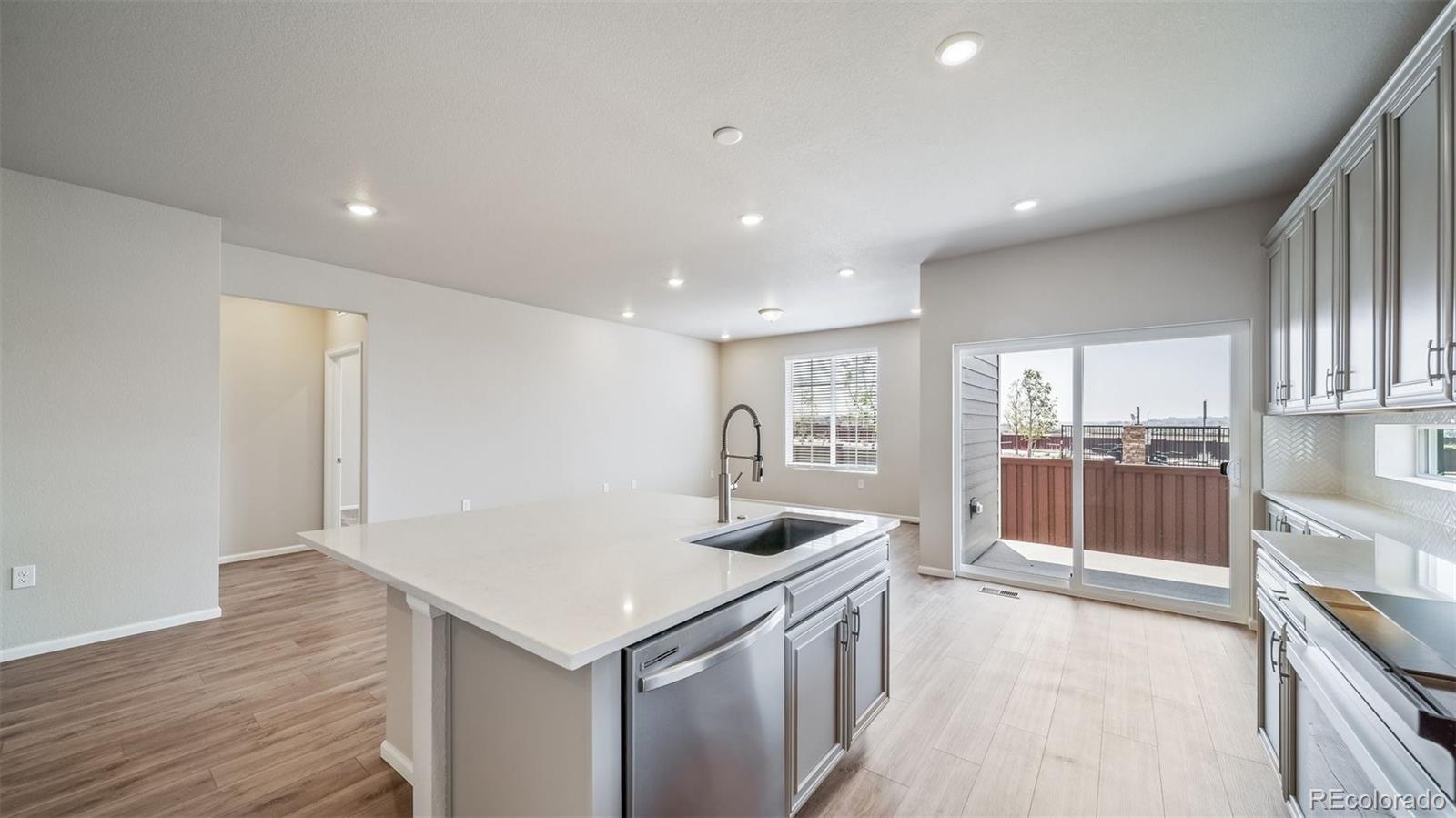 MLS Image #3 for 5004 n tempe street,aurora, Colorado