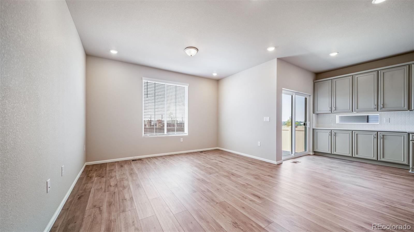 MLS Image #8 for 5004 n tempe street,aurora, Colorado