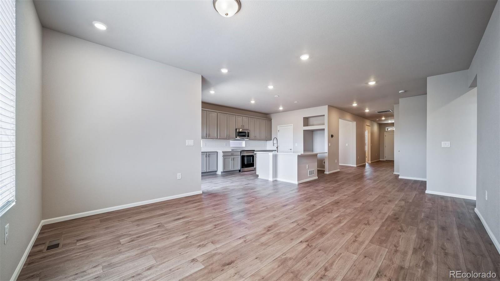 MLS Image #9 for 5004 n tempe street,aurora, Colorado