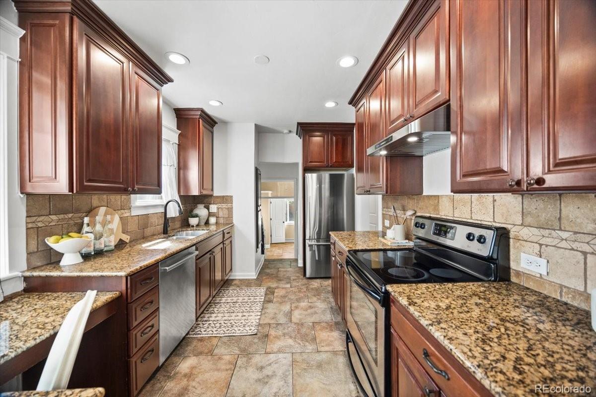 MLS Image #15 for 627  oneida street,denver, Colorado