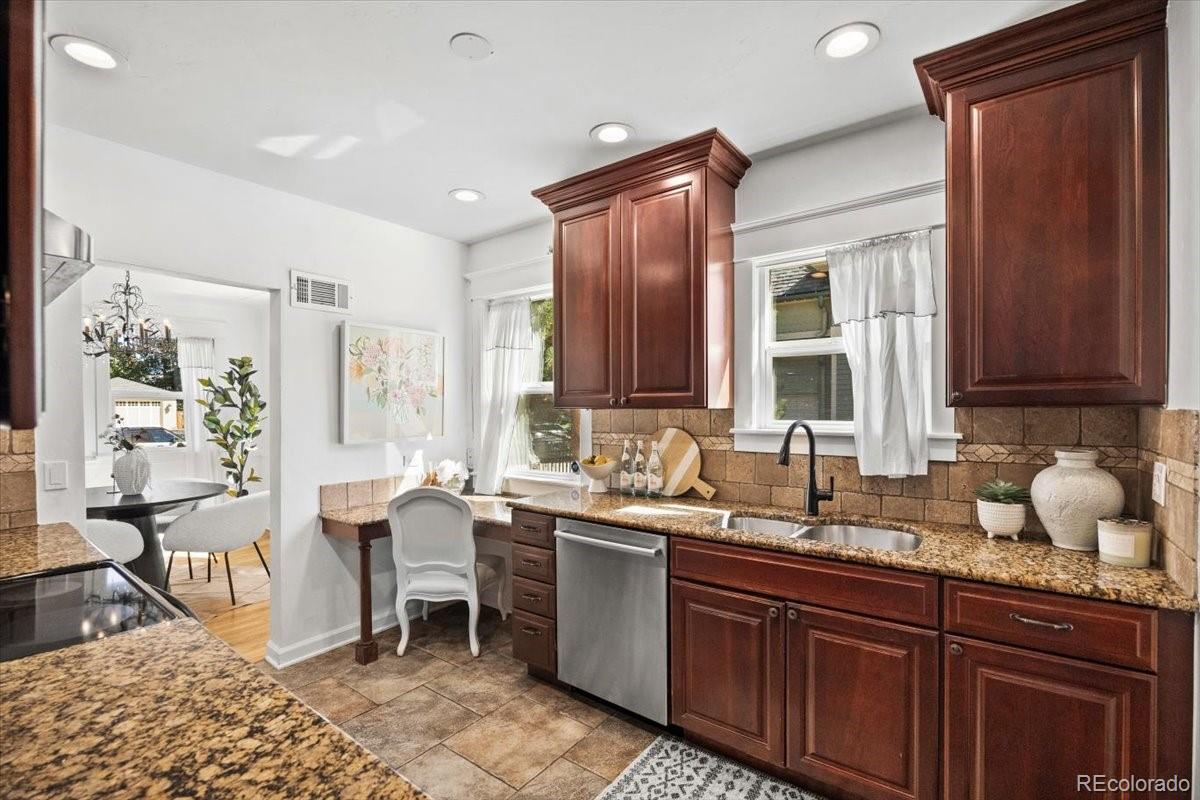 MLS Image #16 for 627  oneida street,denver, Colorado