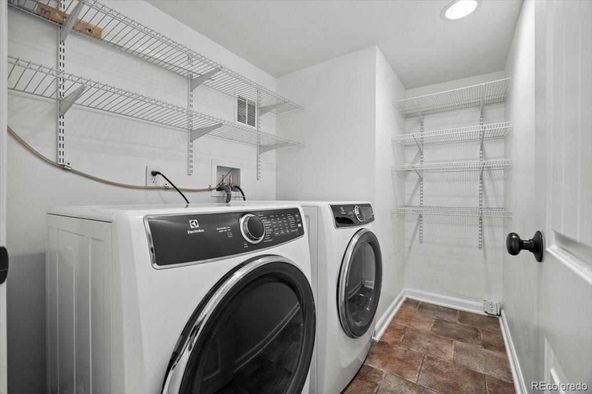 MLS Image #29 for 627  oneida street,denver, Colorado