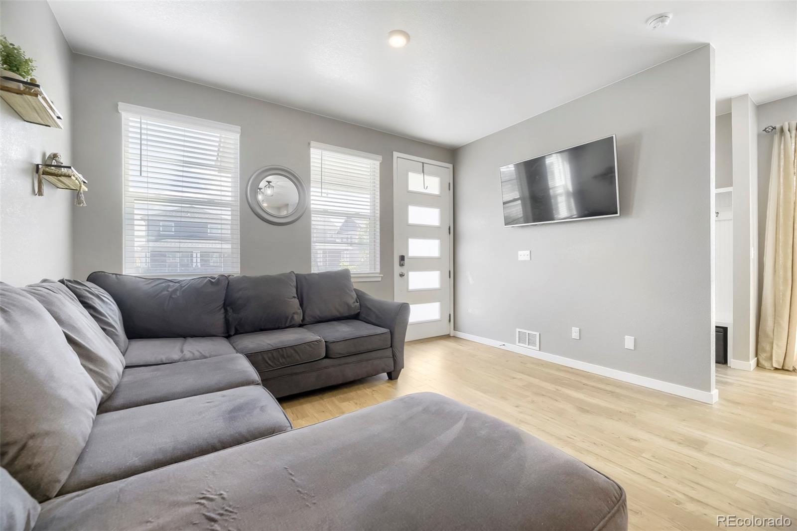 MLS Image #10 for 21843 e 8th avenue,aurora, Colorado