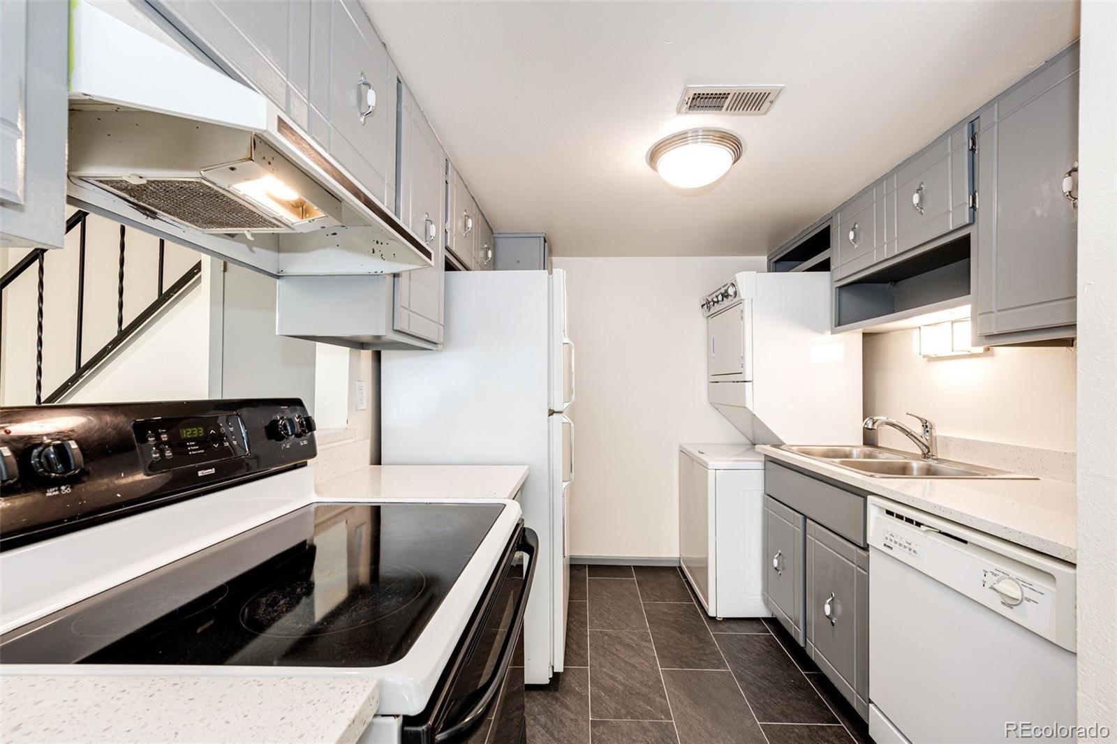 MLS Image #7 for 9005 e lehigh avenue,denver, Colorado
