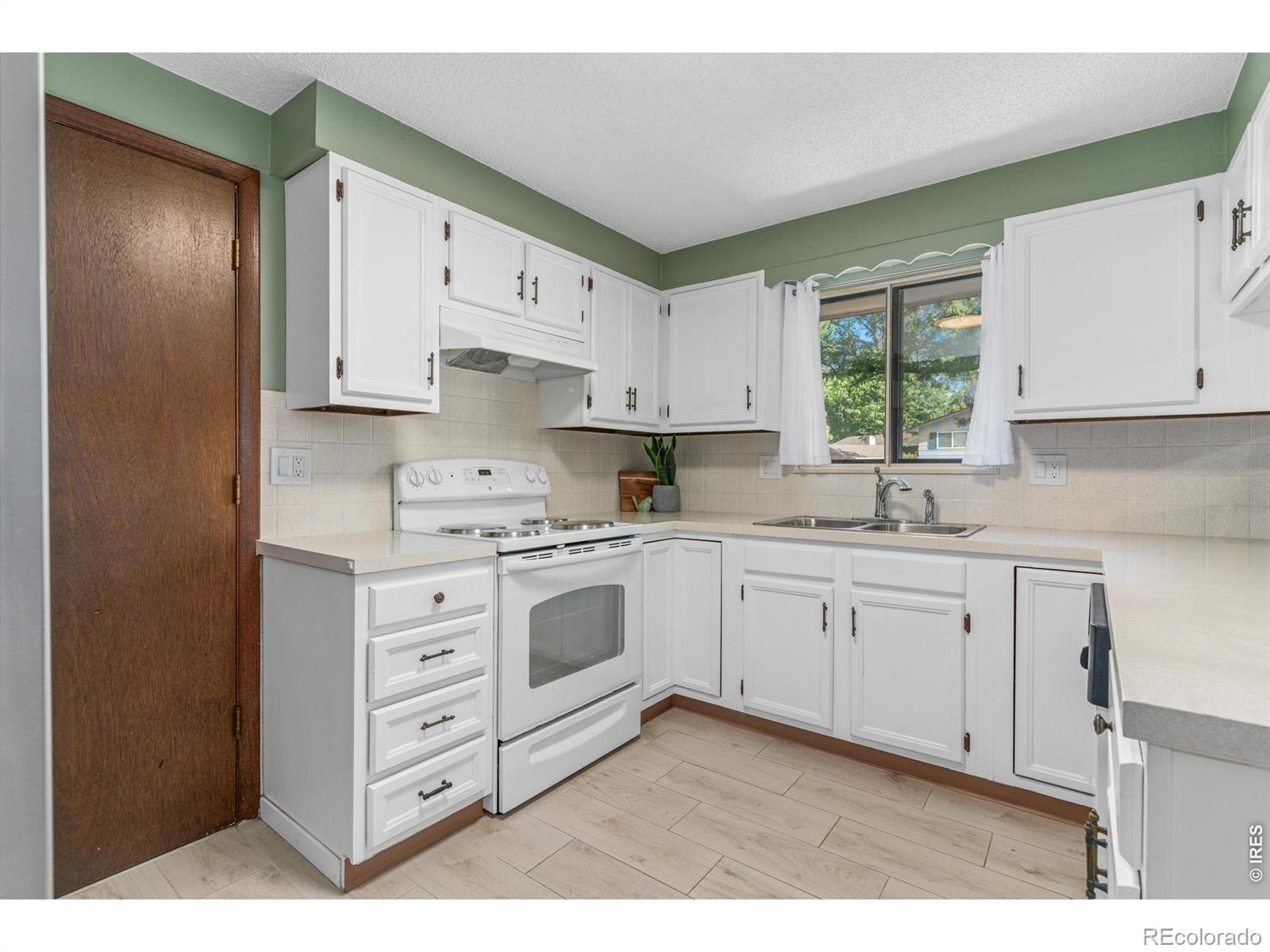 MLS Image #7 for 832  18th street,loveland, Colorado