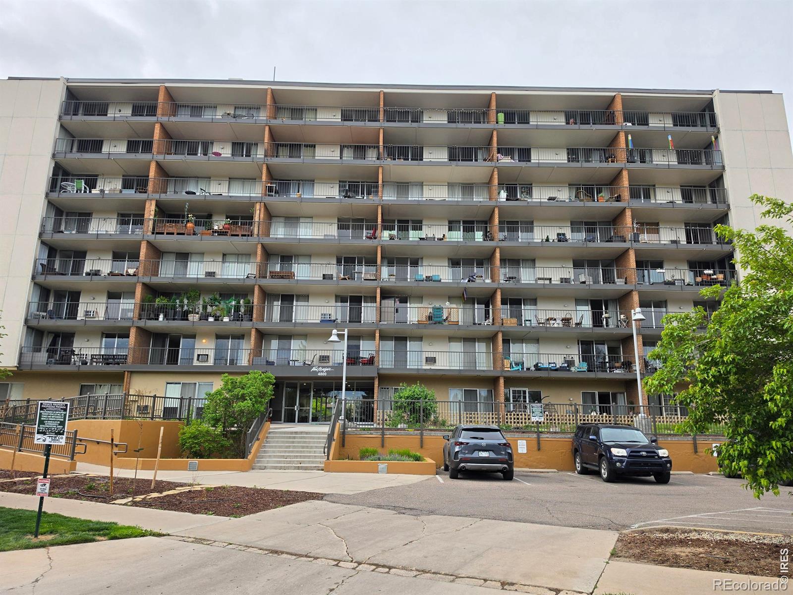MLS Image #1 for 4800 e hale parkway,denver, Colorado