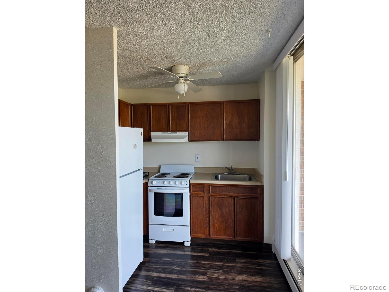 MLS Image #6 for 4800 e hale parkway,denver, Colorado