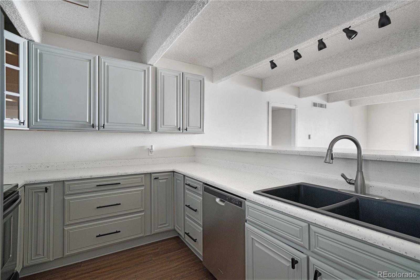 MLS Image #23 for 777 n washington street,denver, Colorado