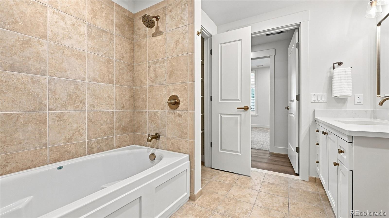 MLS Image #17 for 7220 w bonfils lane 302,denver, Colorado