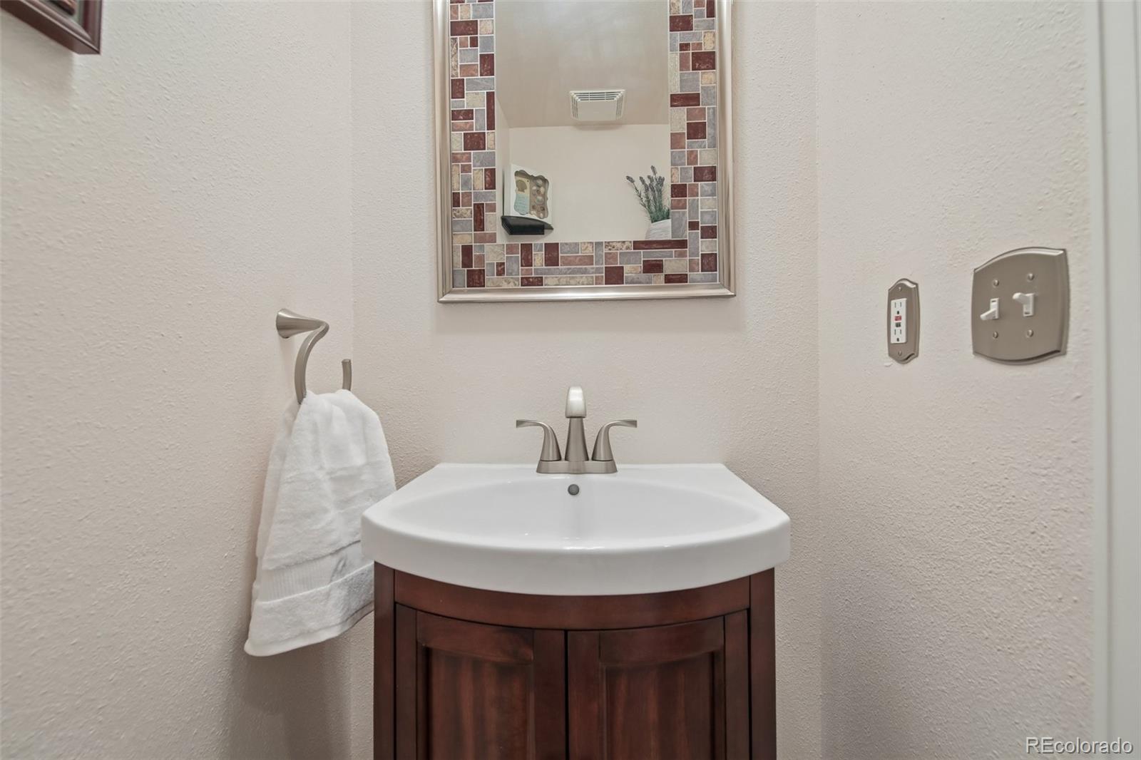 MLS Image #11 for 7586 s cove circle,centennial, Colorado