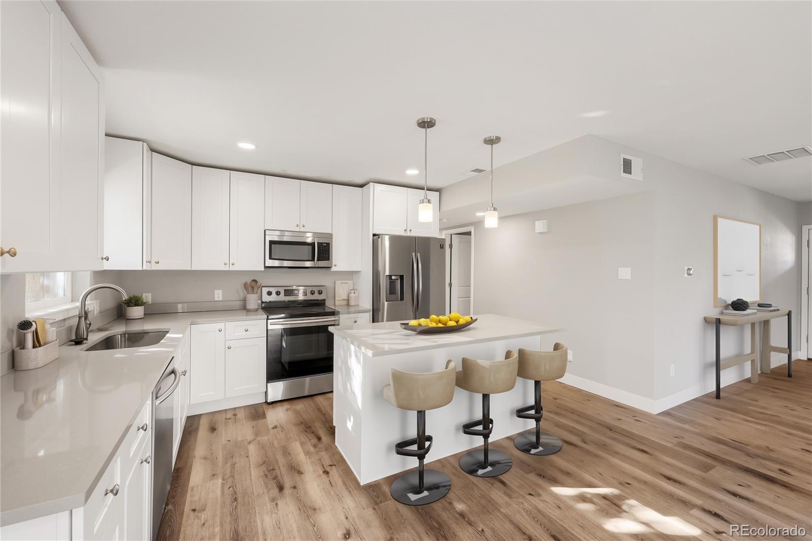 MLS Image #11 for 831  tucson street,aurora, Colorado
