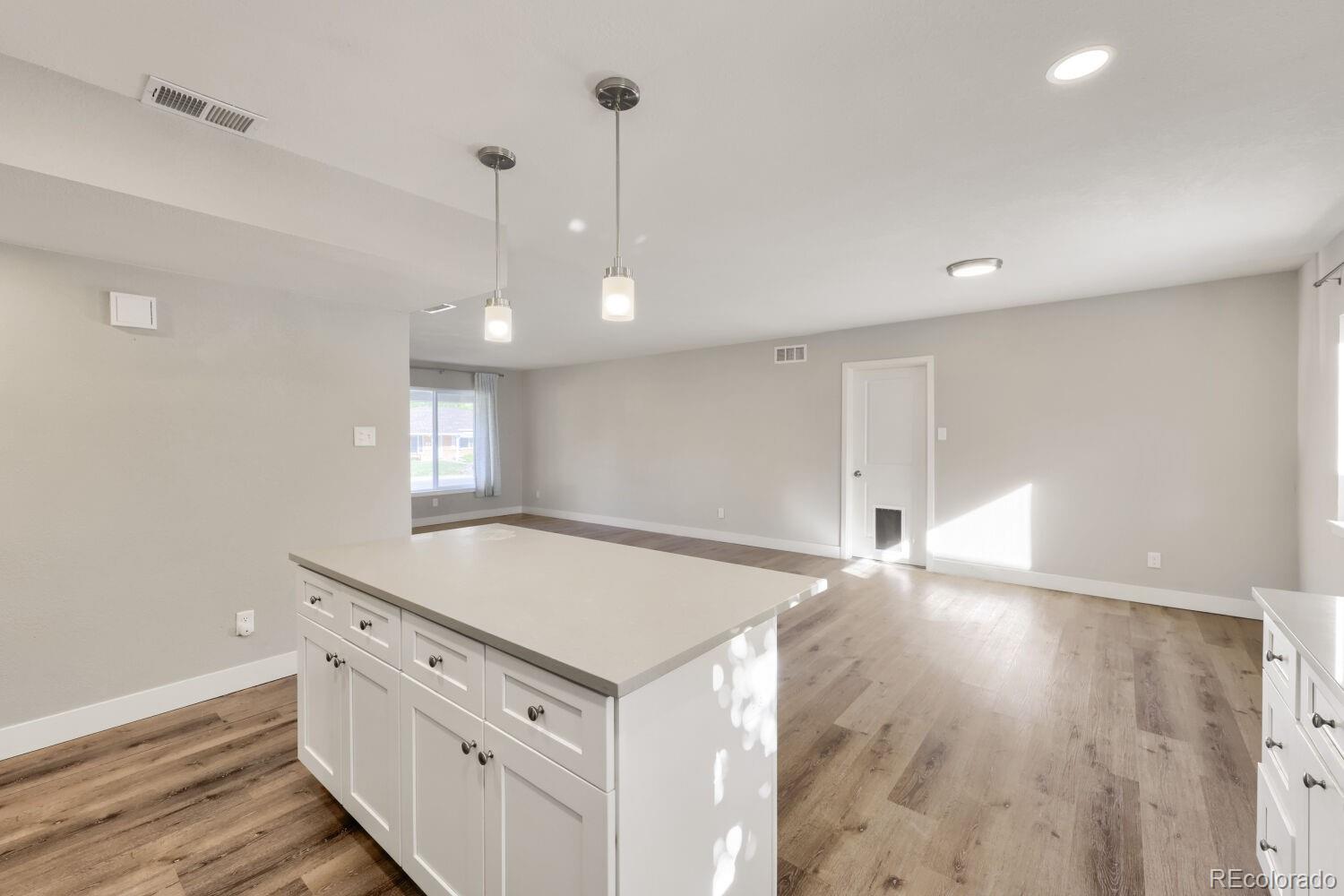 MLS Image #12 for 831  tucson street,aurora, Colorado