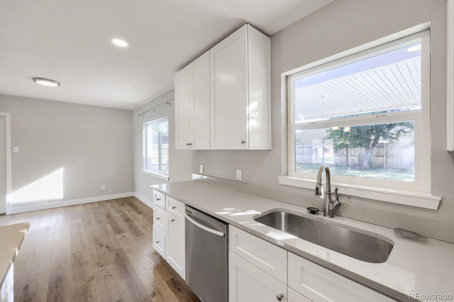 MLS Image #15 for 831  tucson street,aurora, Colorado