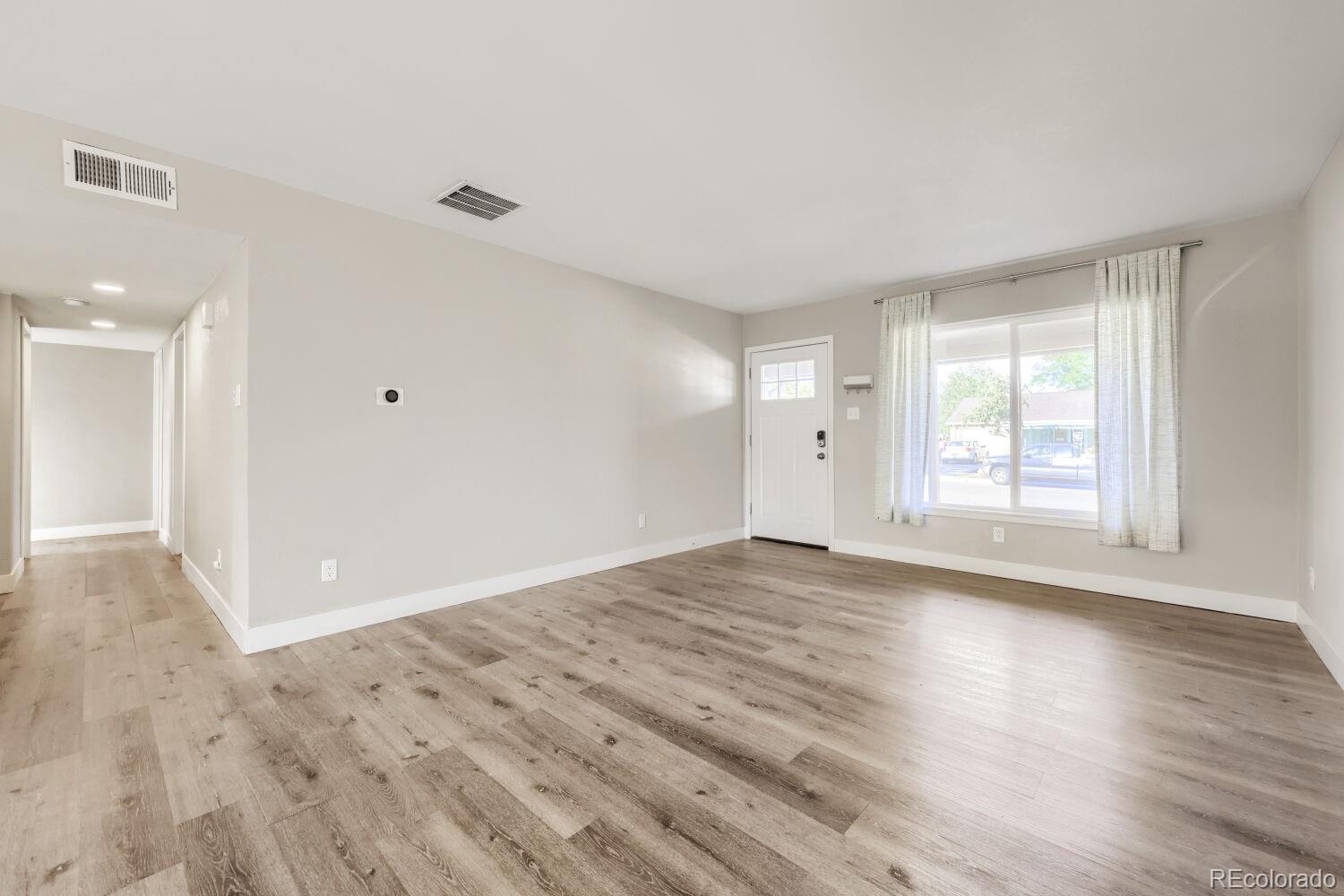 MLS Image #5 for 831  tucson street,aurora, Colorado
