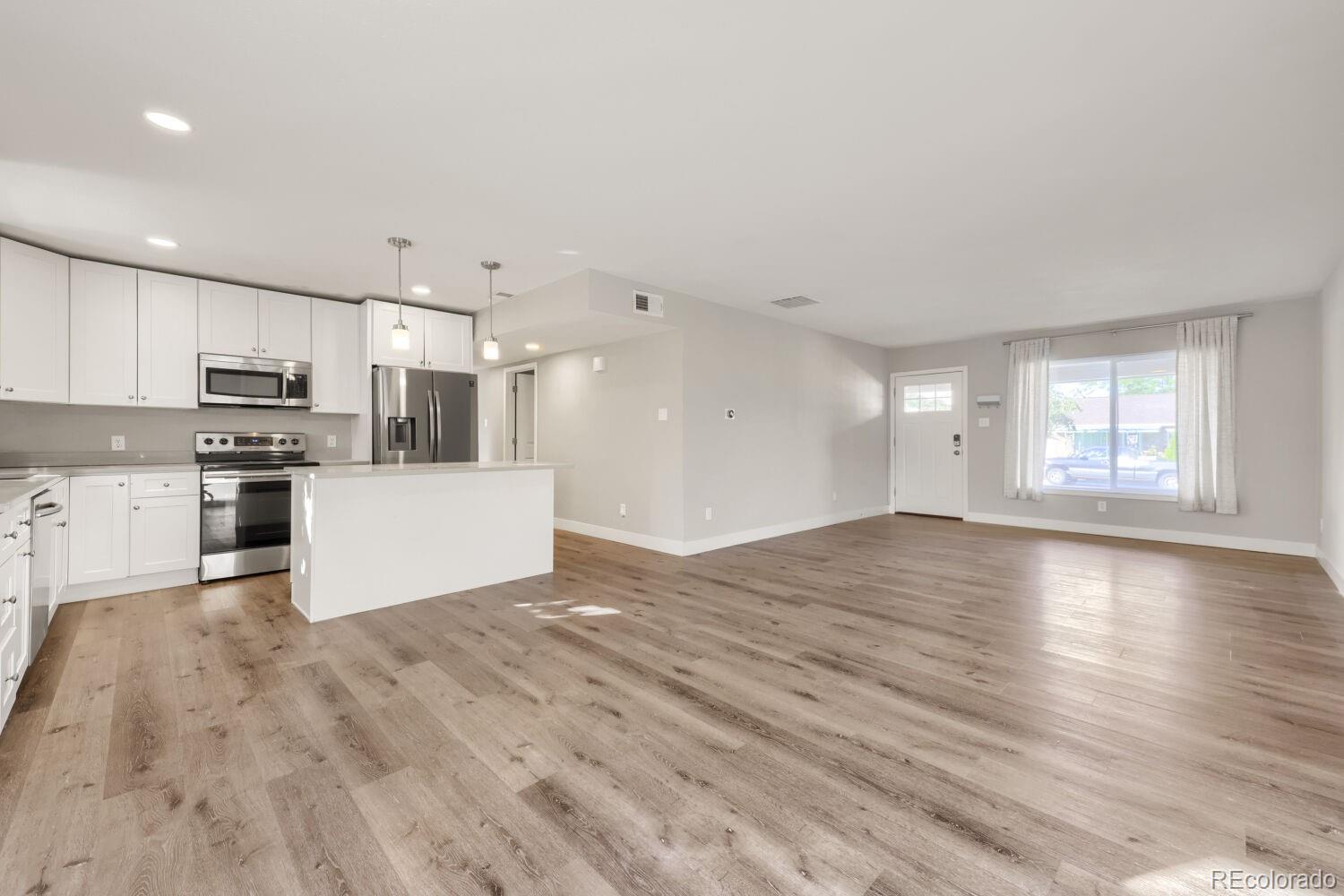 MLS Image #8 for 831  tucson street,aurora, Colorado
