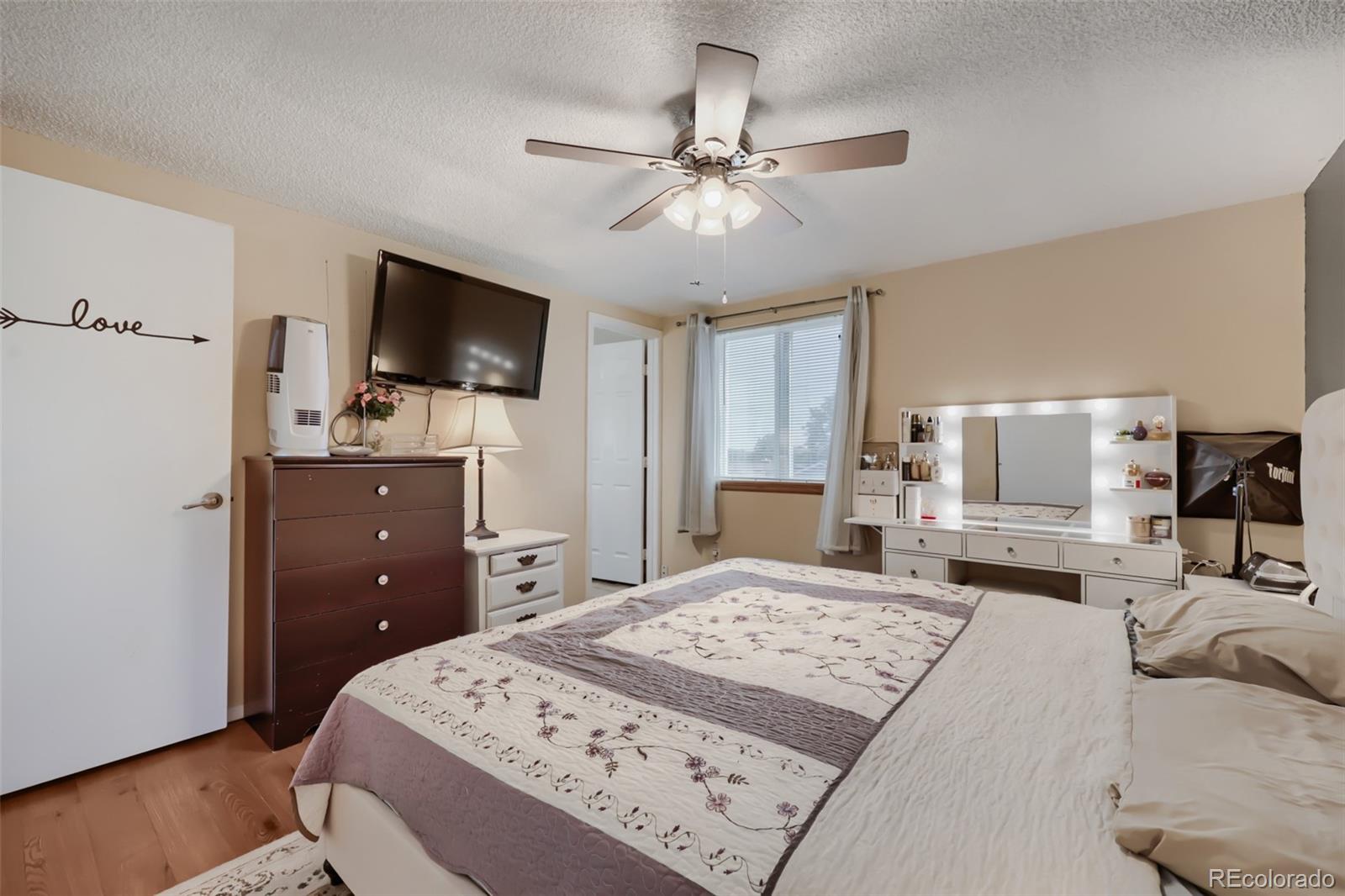 MLS Image #13 for 944 s uravan street,aurora, Colorado